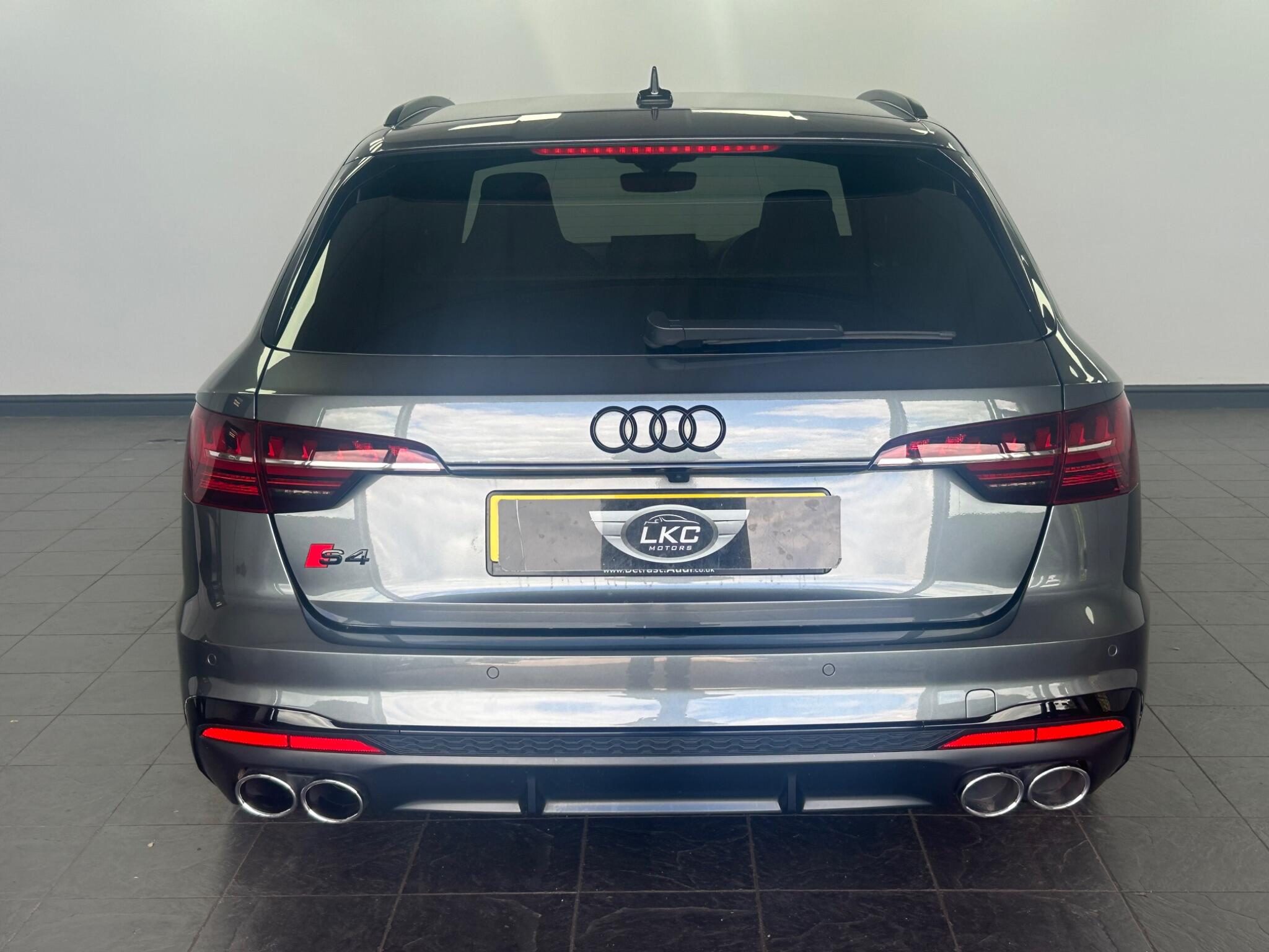 Audi S4 view 6