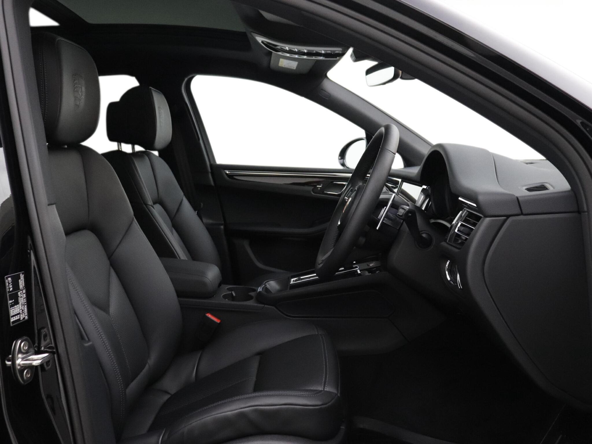 Porsche Macan view 10