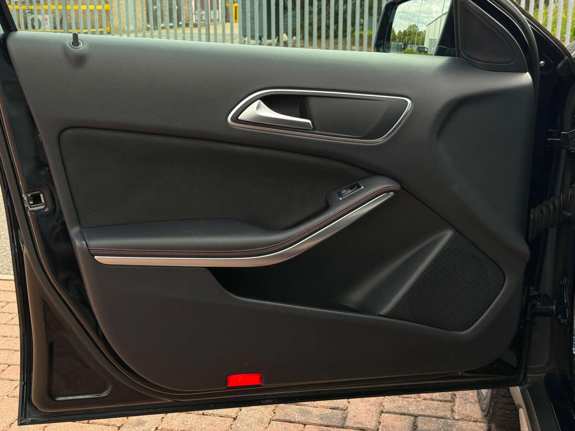 Mercedes-Benz Gla view 42