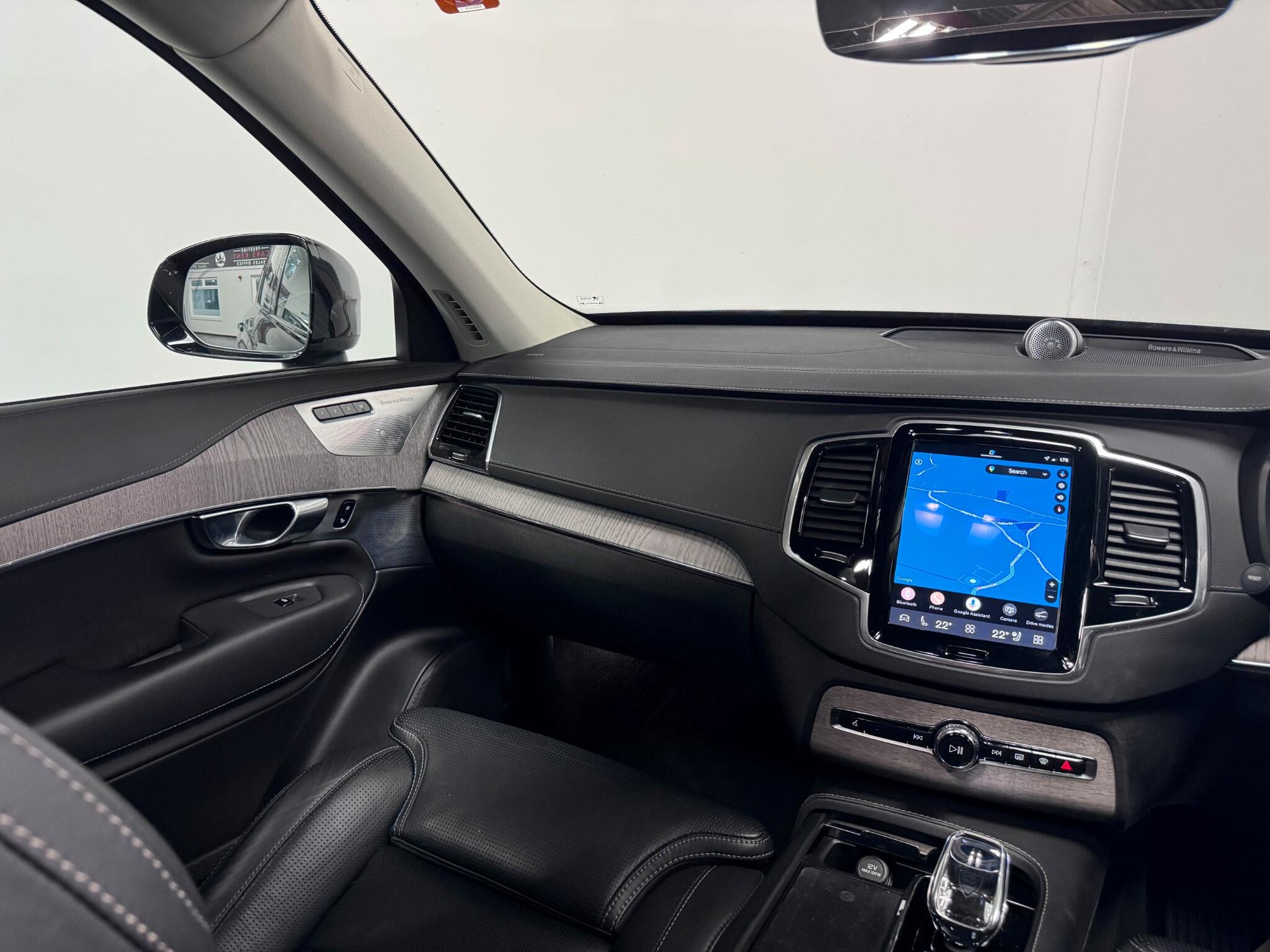 Volvo XC90 view 36