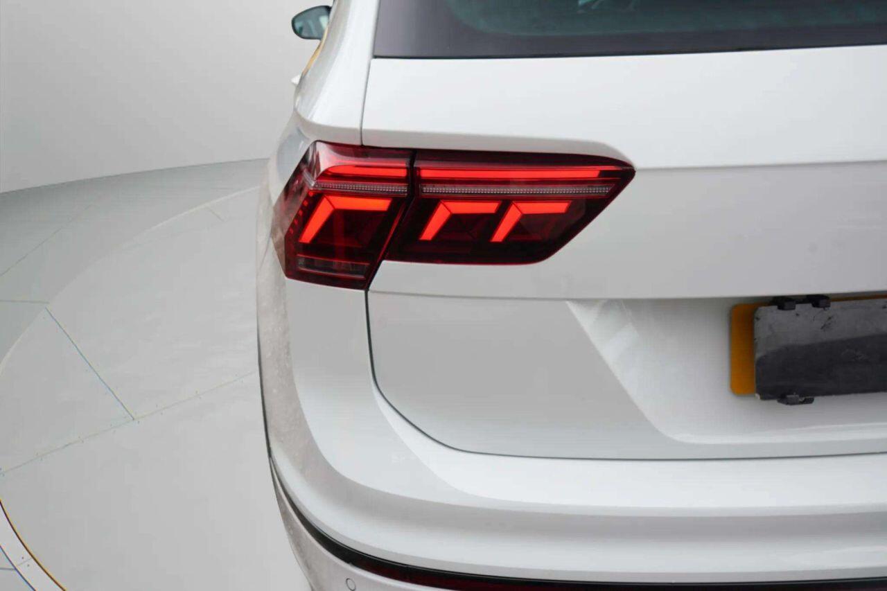 Volkswagen Tiguan view 12