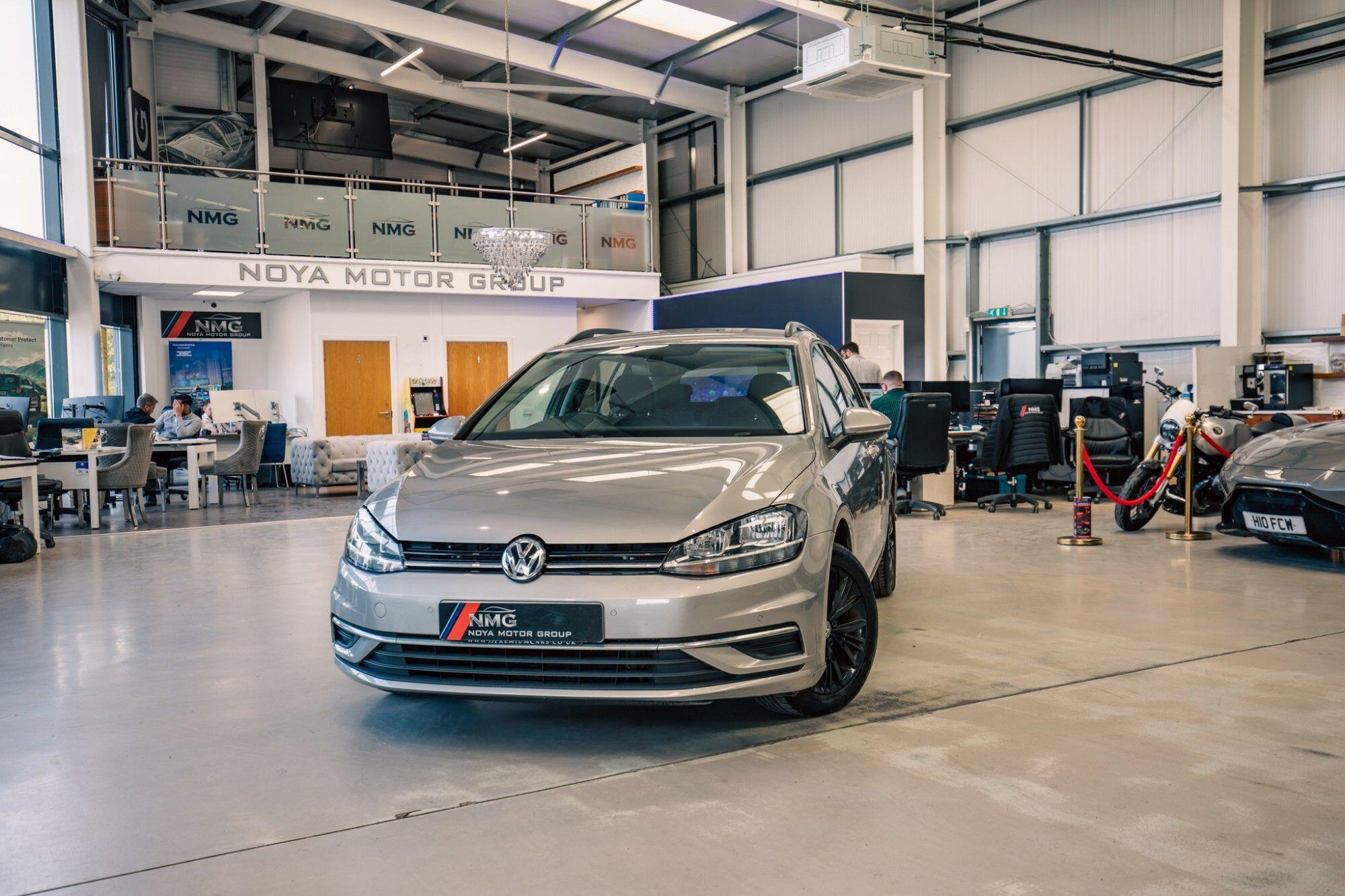 Volkswagen Golf view 4