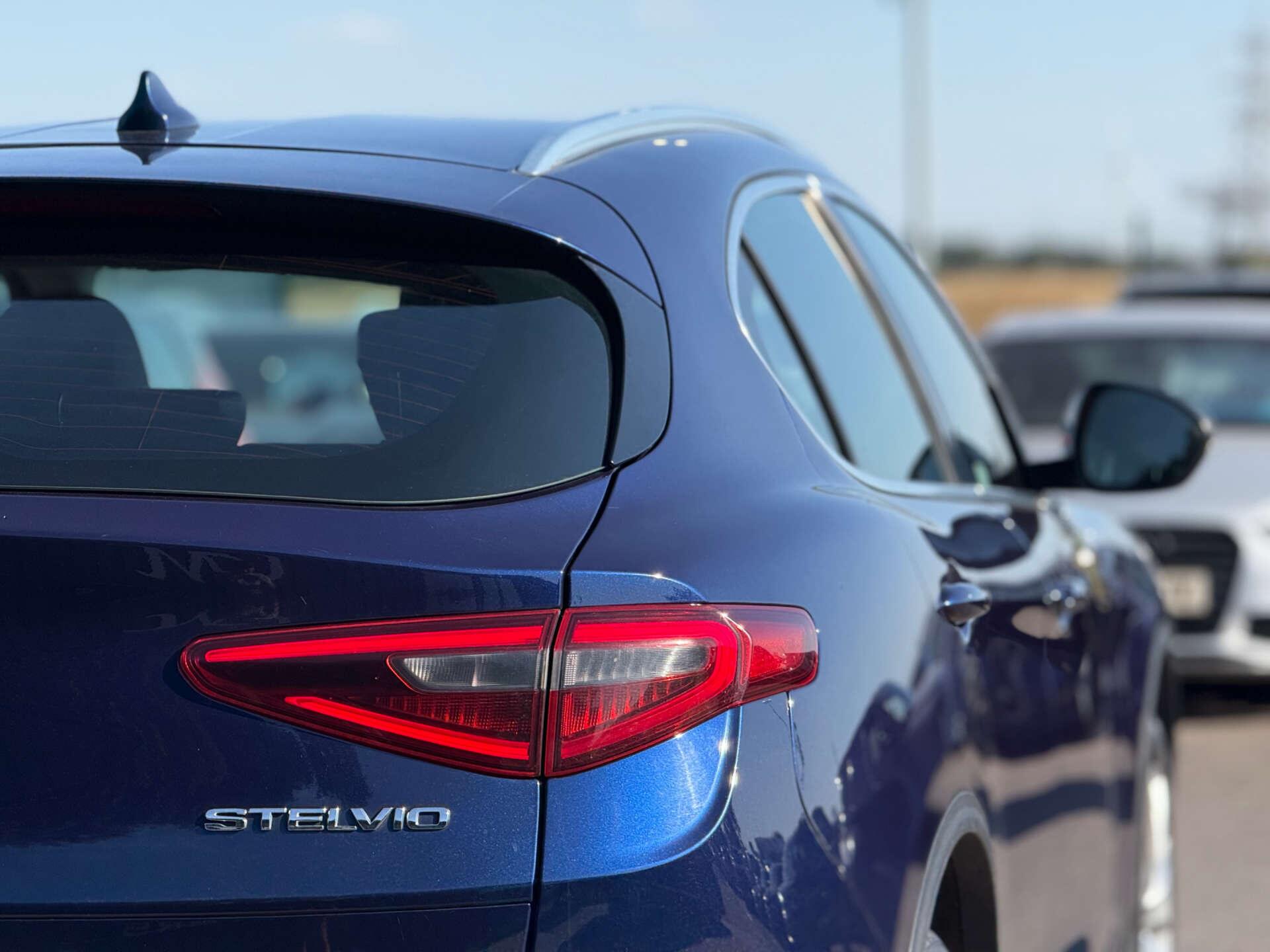 Alfa Romeo Stelvio view 20