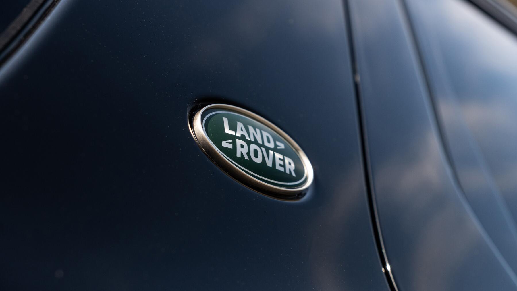 Land Rover Discovery Sport view 90