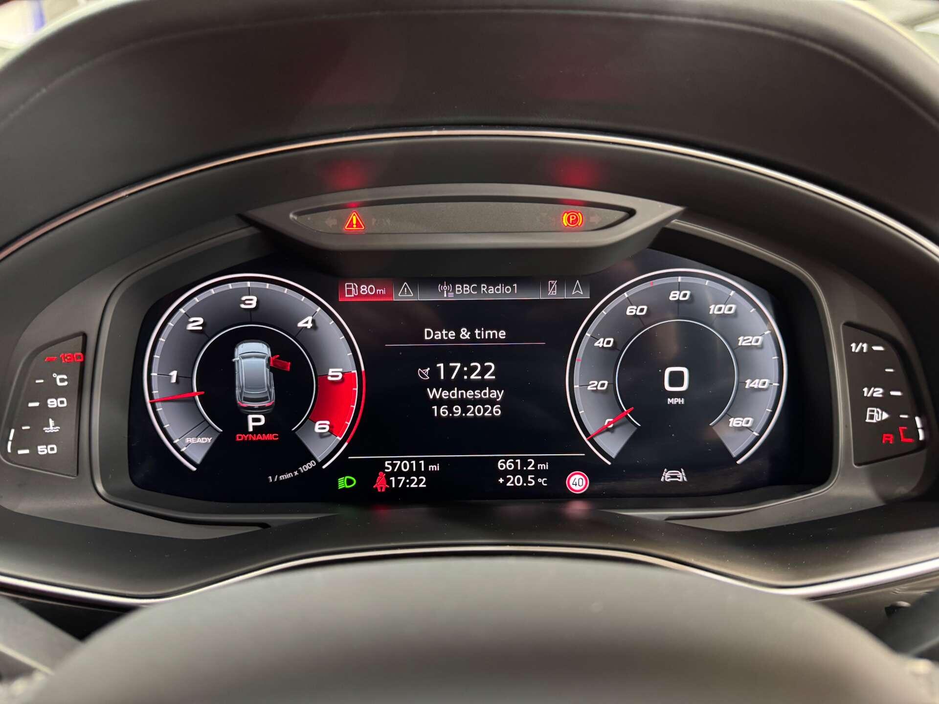Audi SQ8 view 36