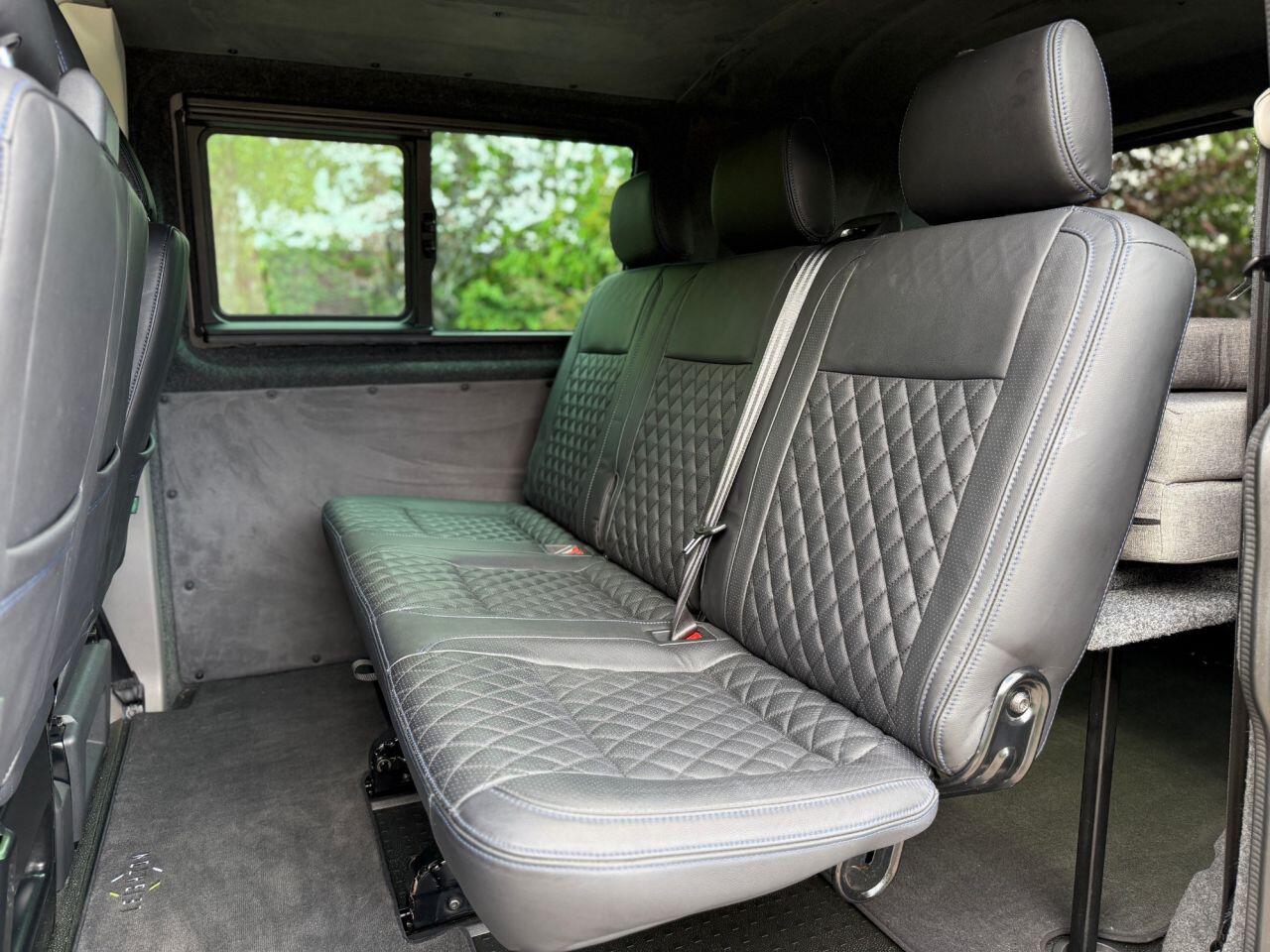 Volkswagen Transporter view 16