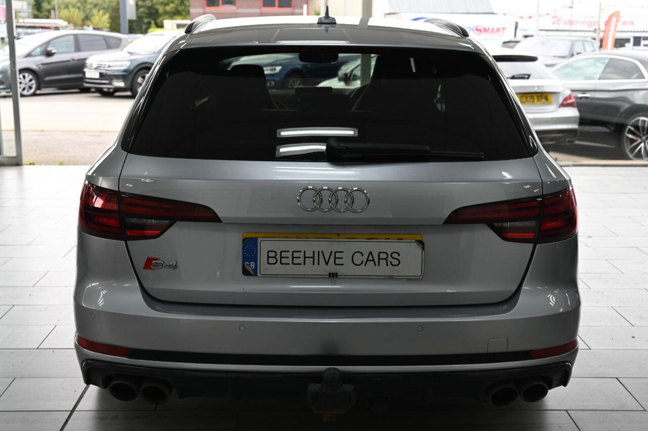 Audi S4 view 9