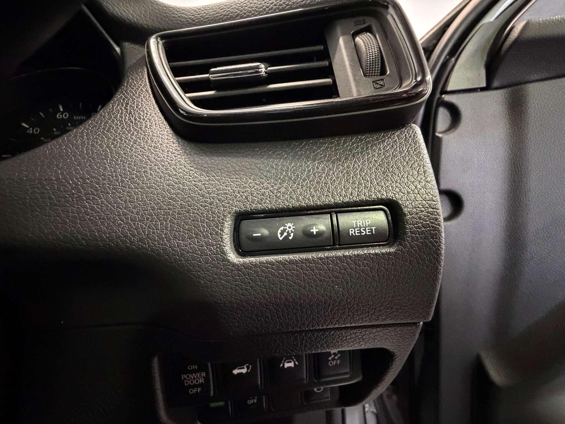 Nissan X-Trail view 25