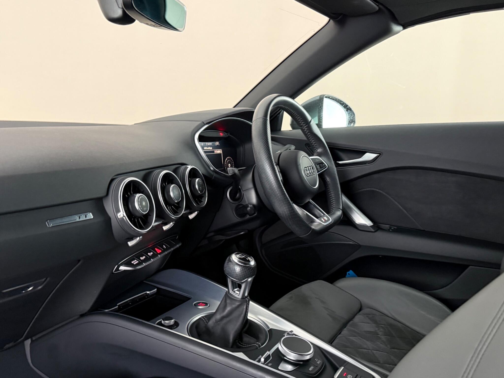 Audi TT view 4