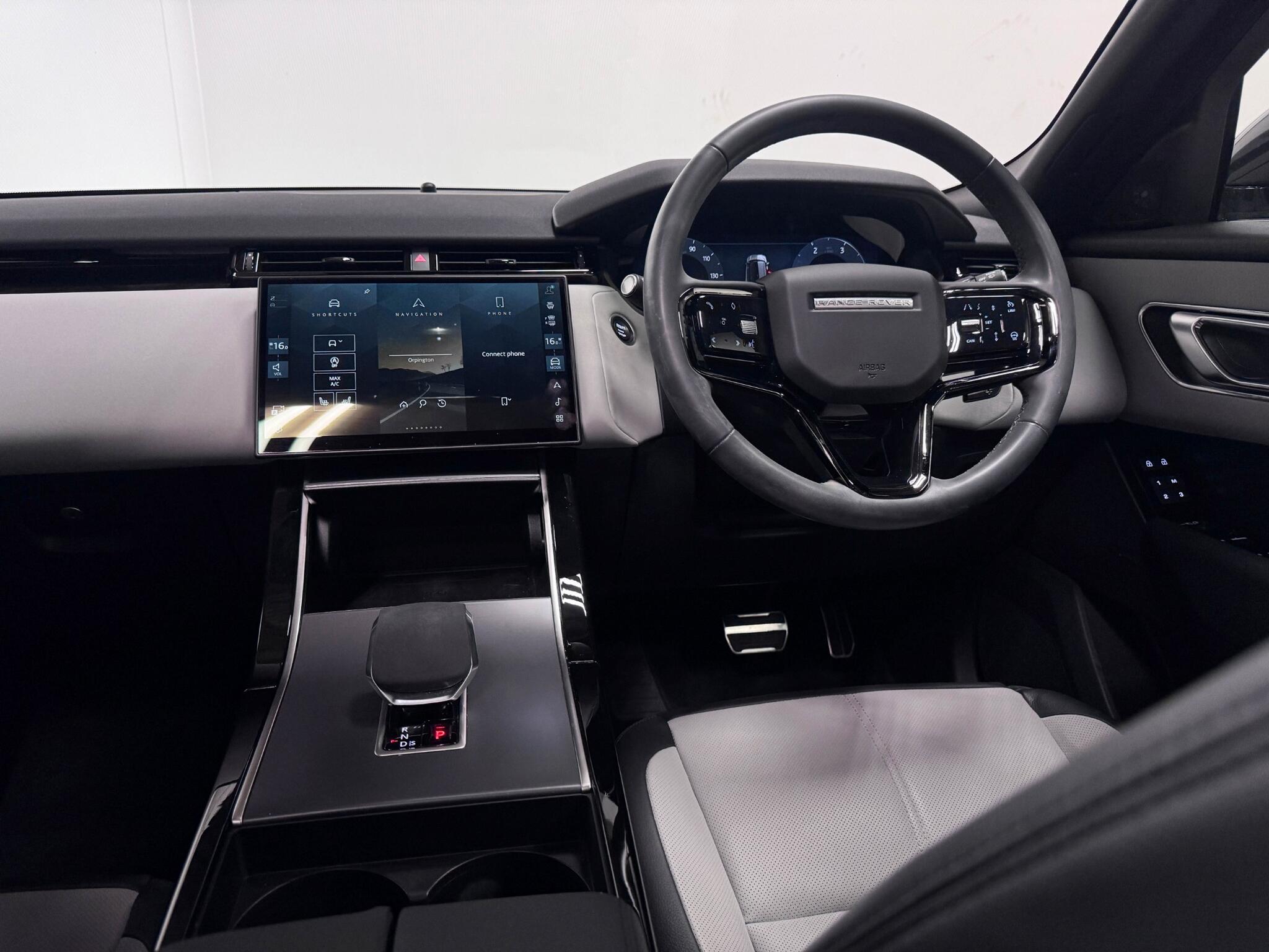 Land Rover Range Rover Velar view 13