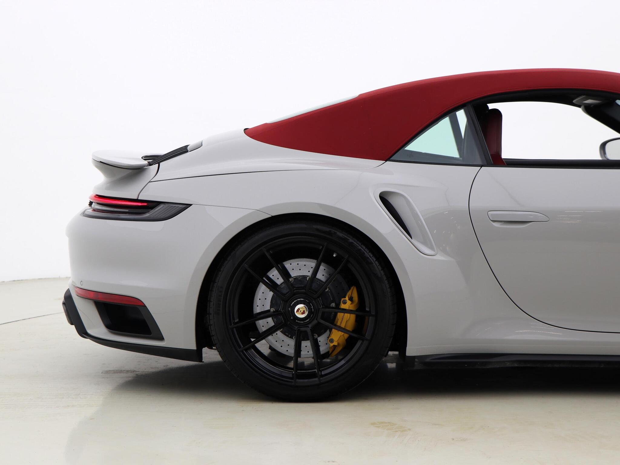 Porsche 911 view 18