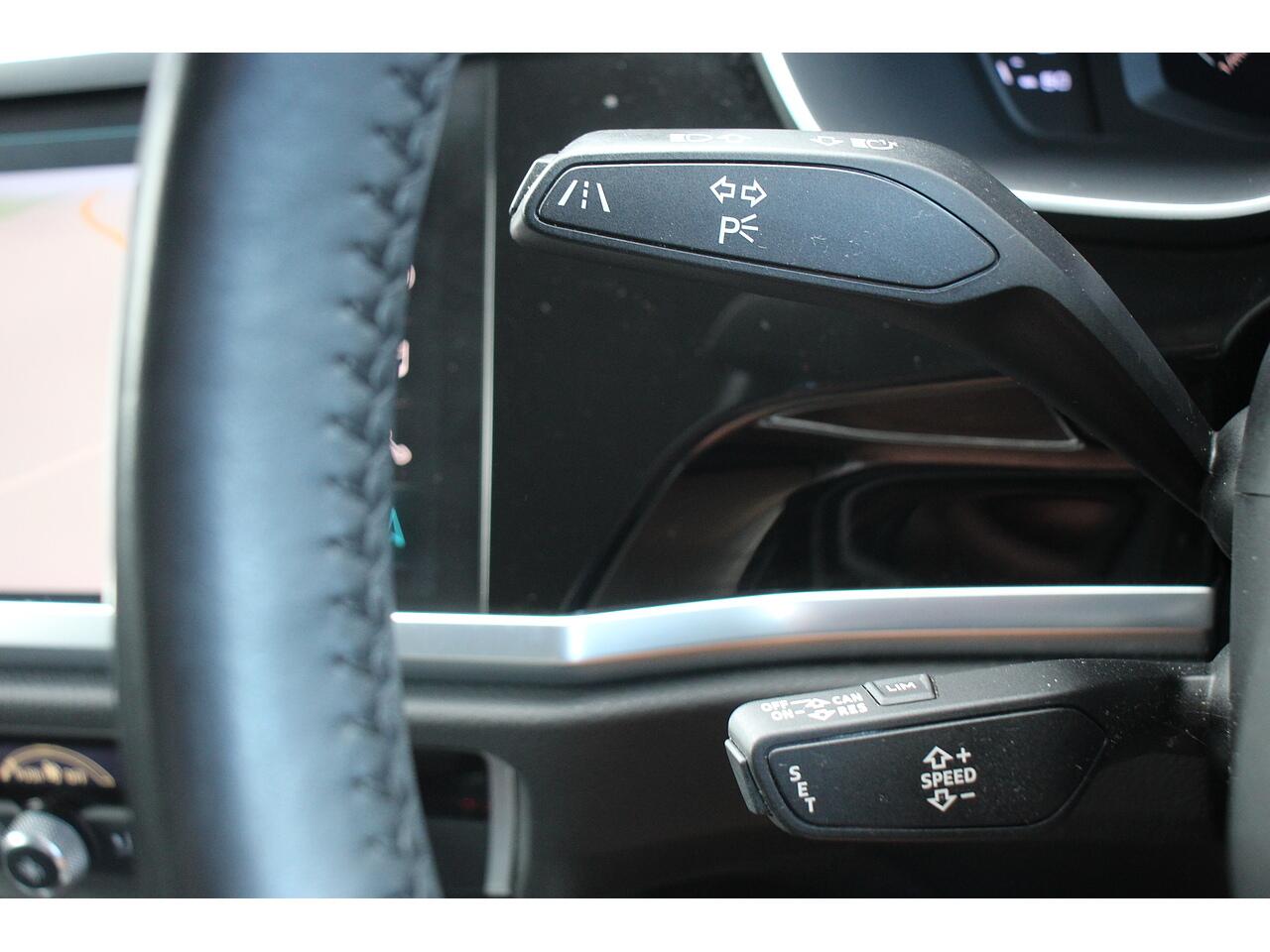 Audi Q3 view 24