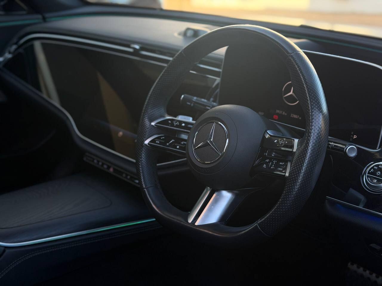 Mercedes-Benz E-Class view 9