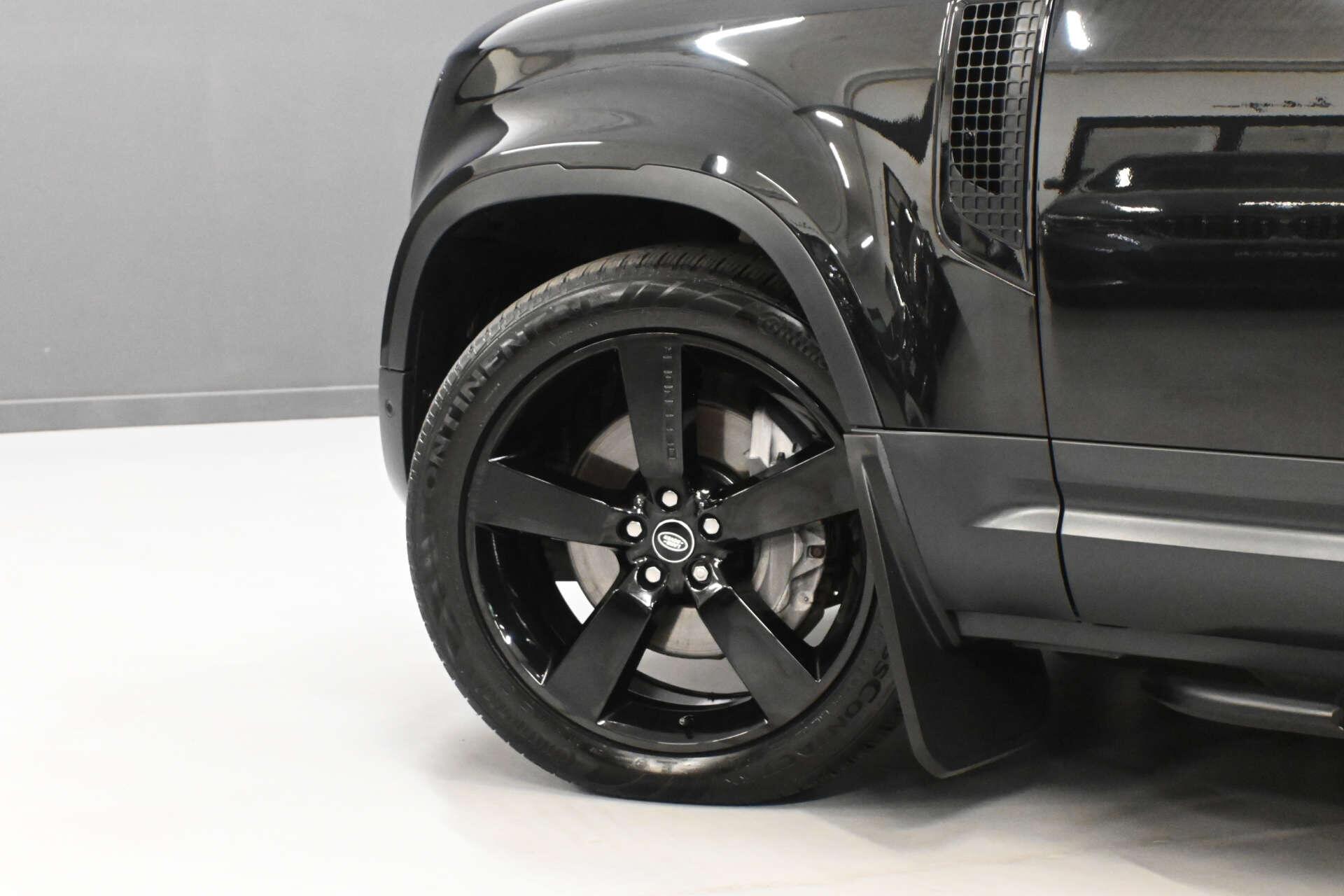 Land Rover Defender view 35
