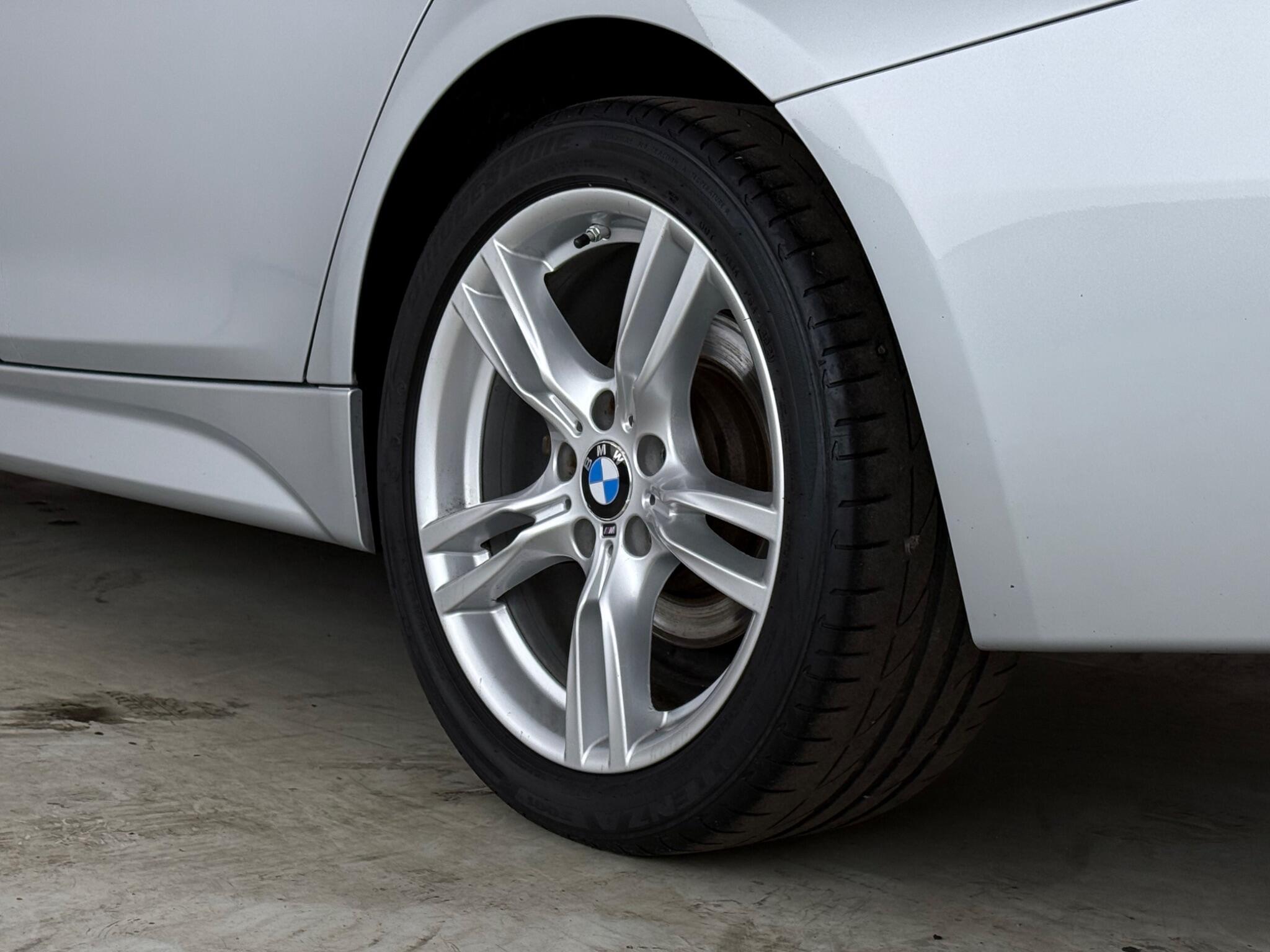BMW 3 Series view 9
