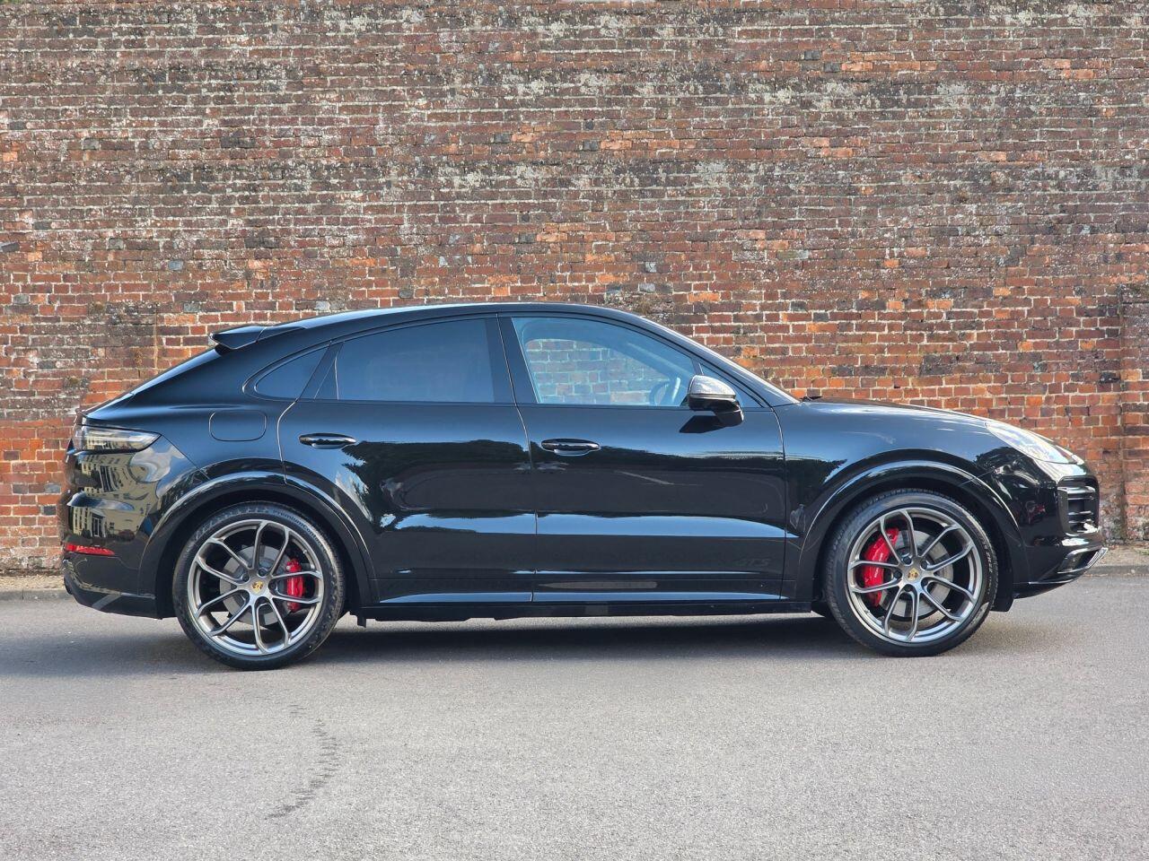 Porsche Cayenne view 19