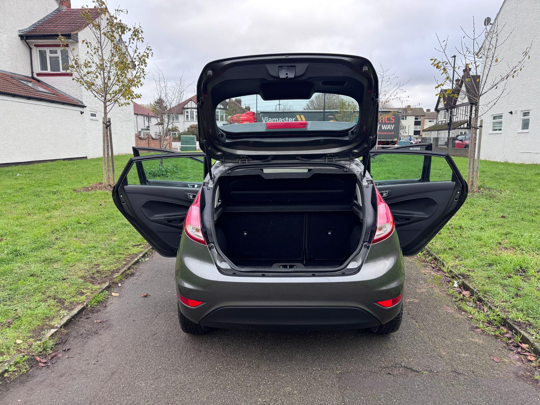 2017 Ford Fiesta image 34