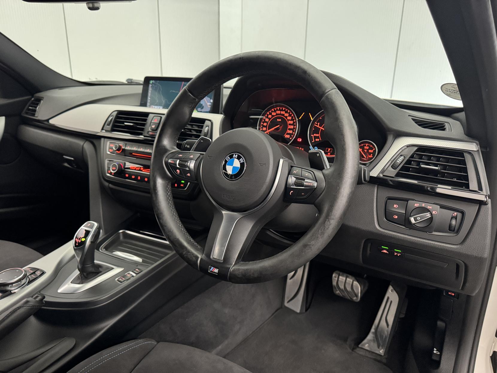 BMW 3 Series view 52