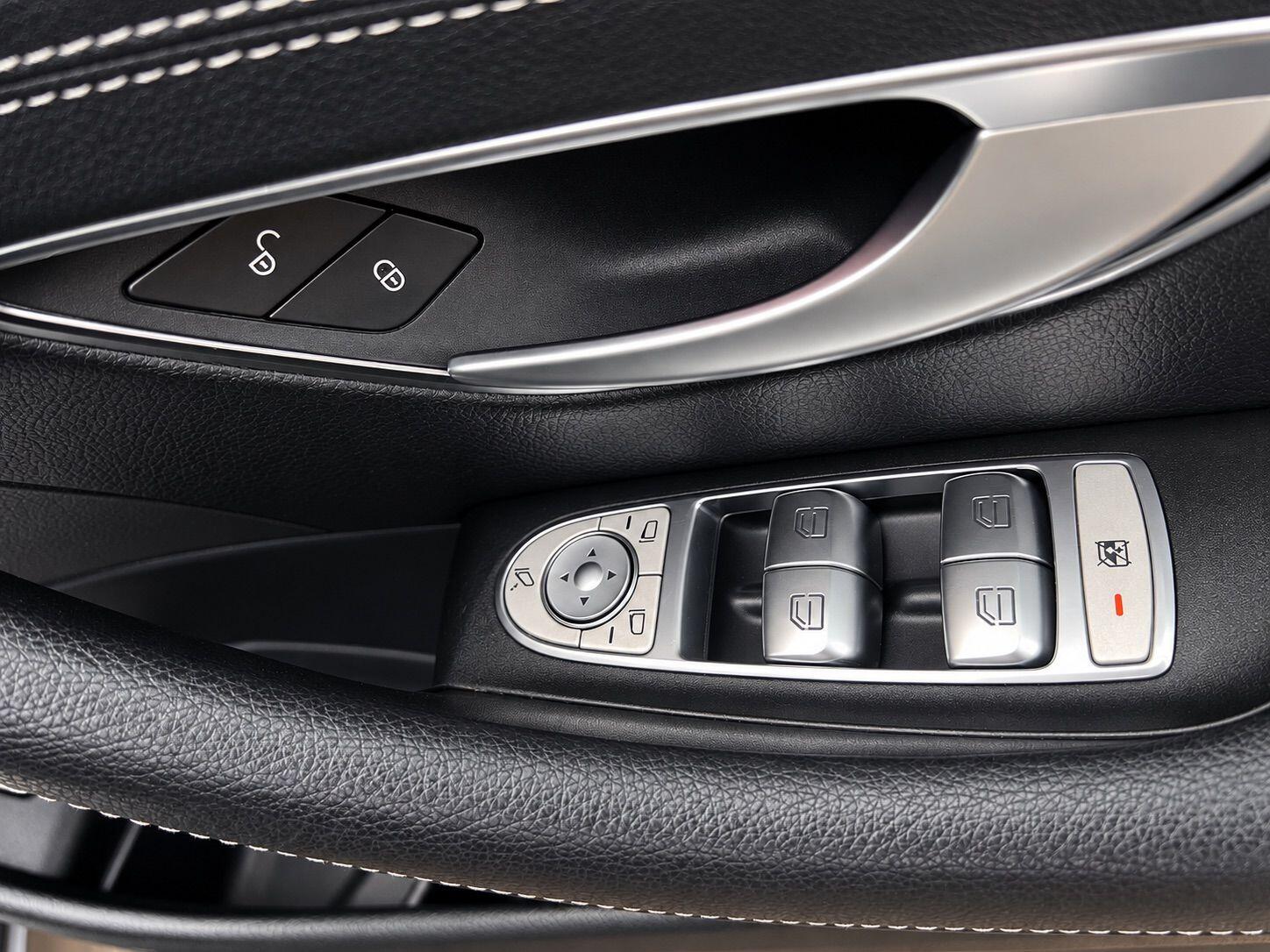 Mercedes-Benz E-Class view 18