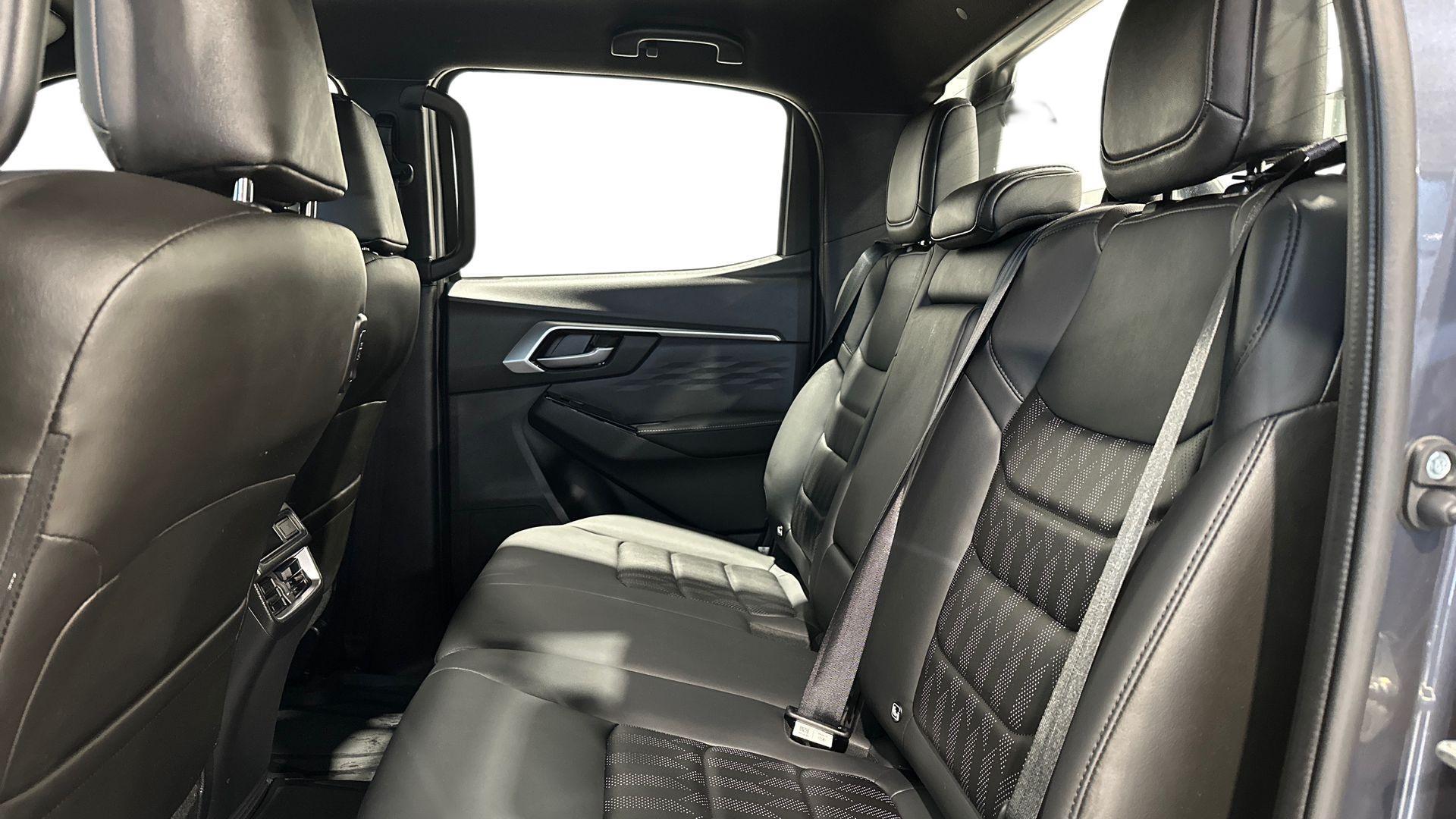 Isuzu D-Max view 4