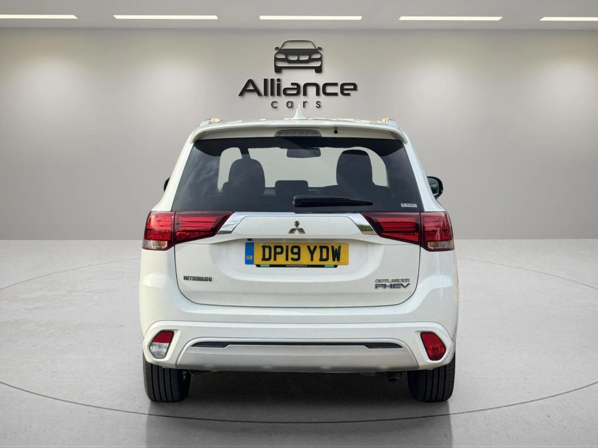 Mitsubishi Outlander view 25