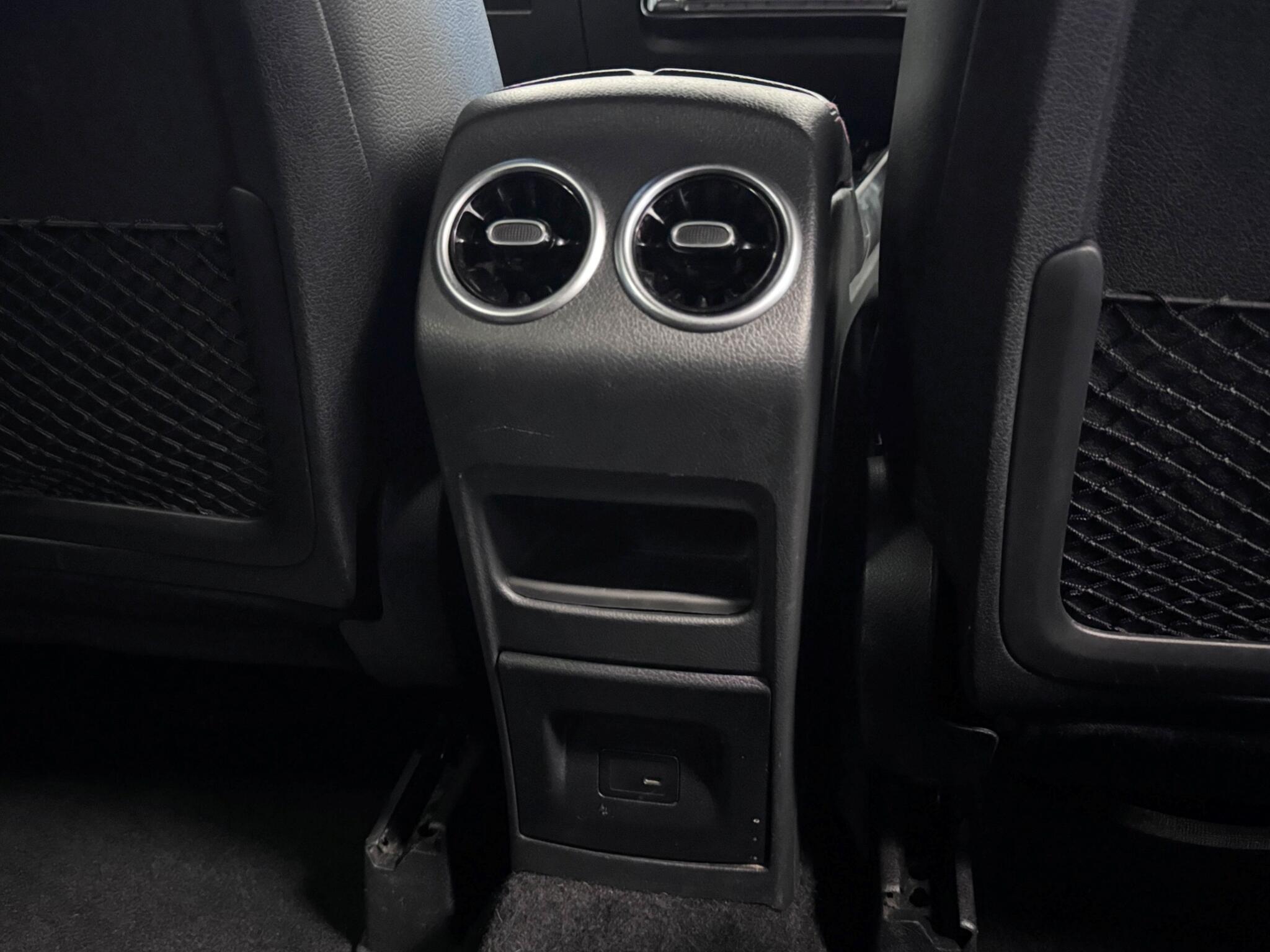 Mercedes-Benz GLB view 19
