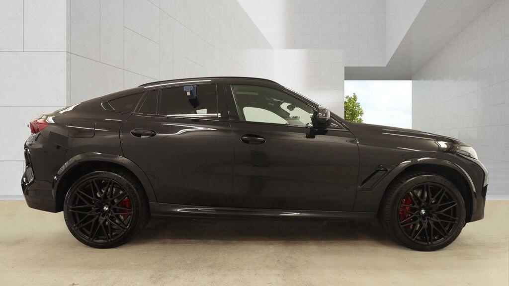 BMW X6 M view 11