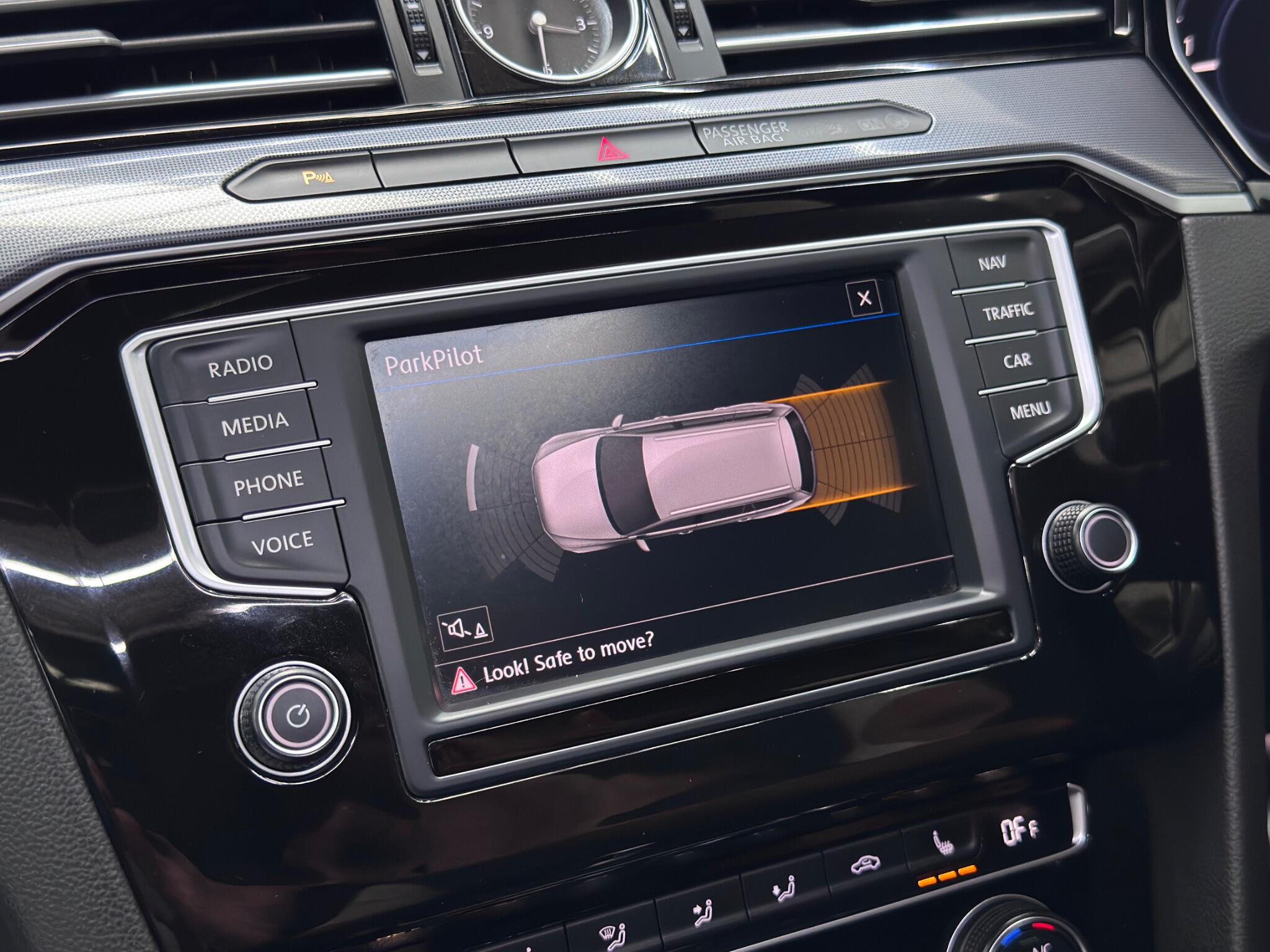 Volkswagen Passat view 13