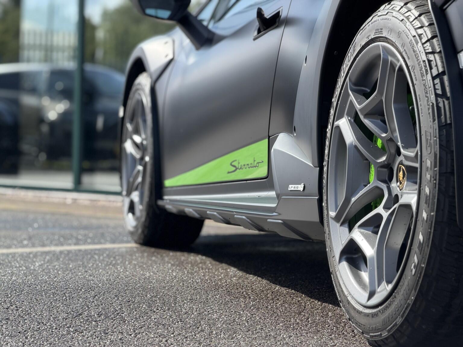 Lamborghini Huracan view 30