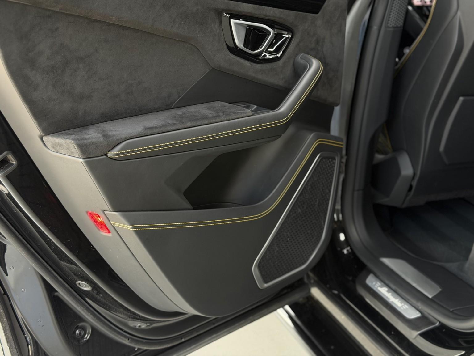 Lamborghini Urus view 56