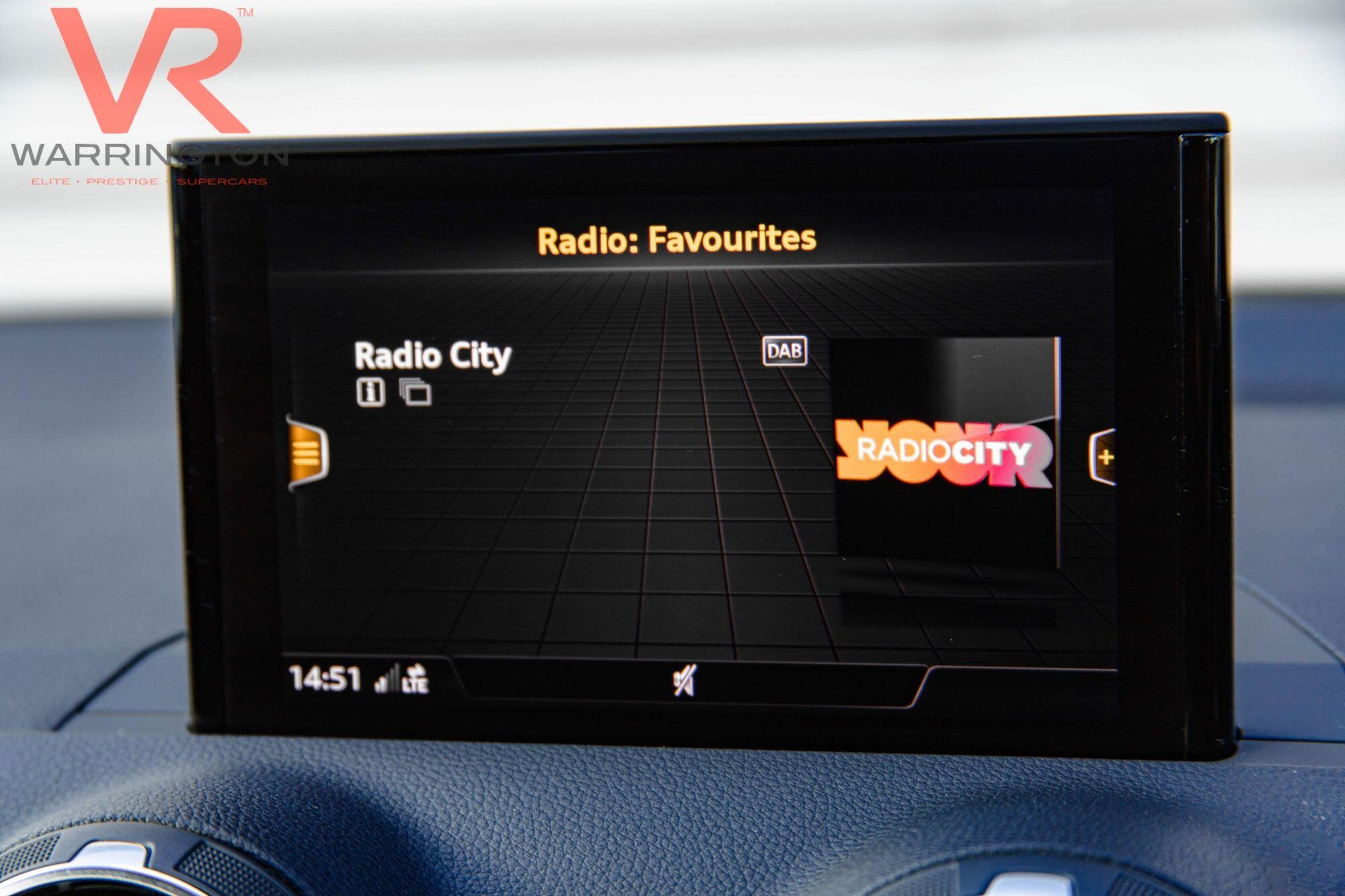 Audi Q2 view 24