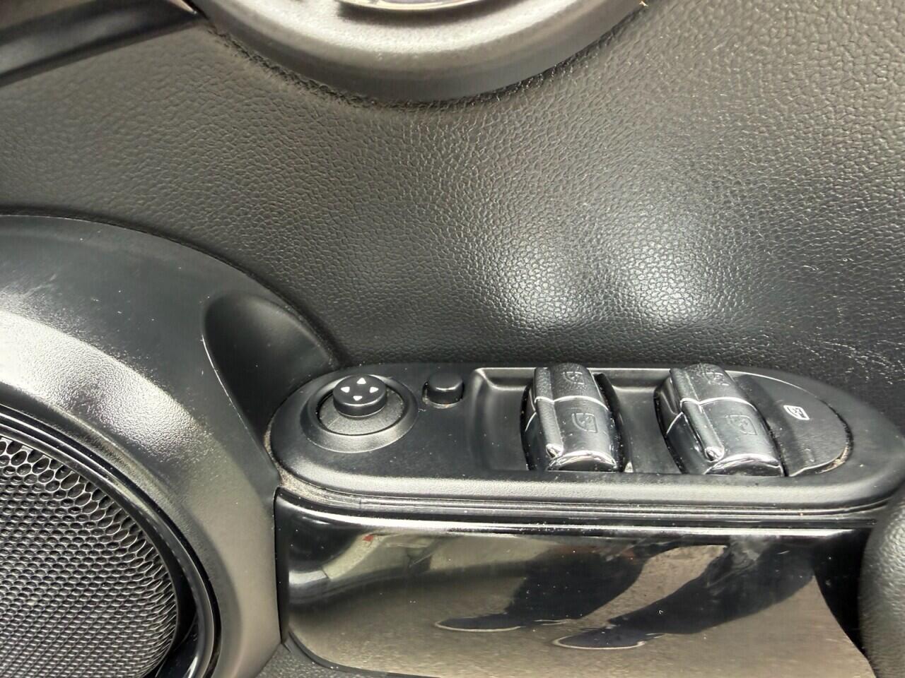 Mini Cooper view 15