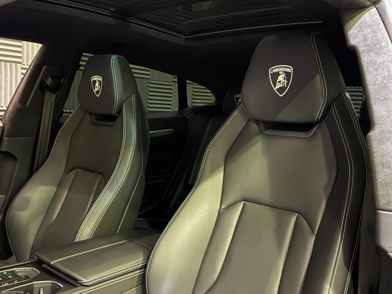 Lamborghini Urus view 25
