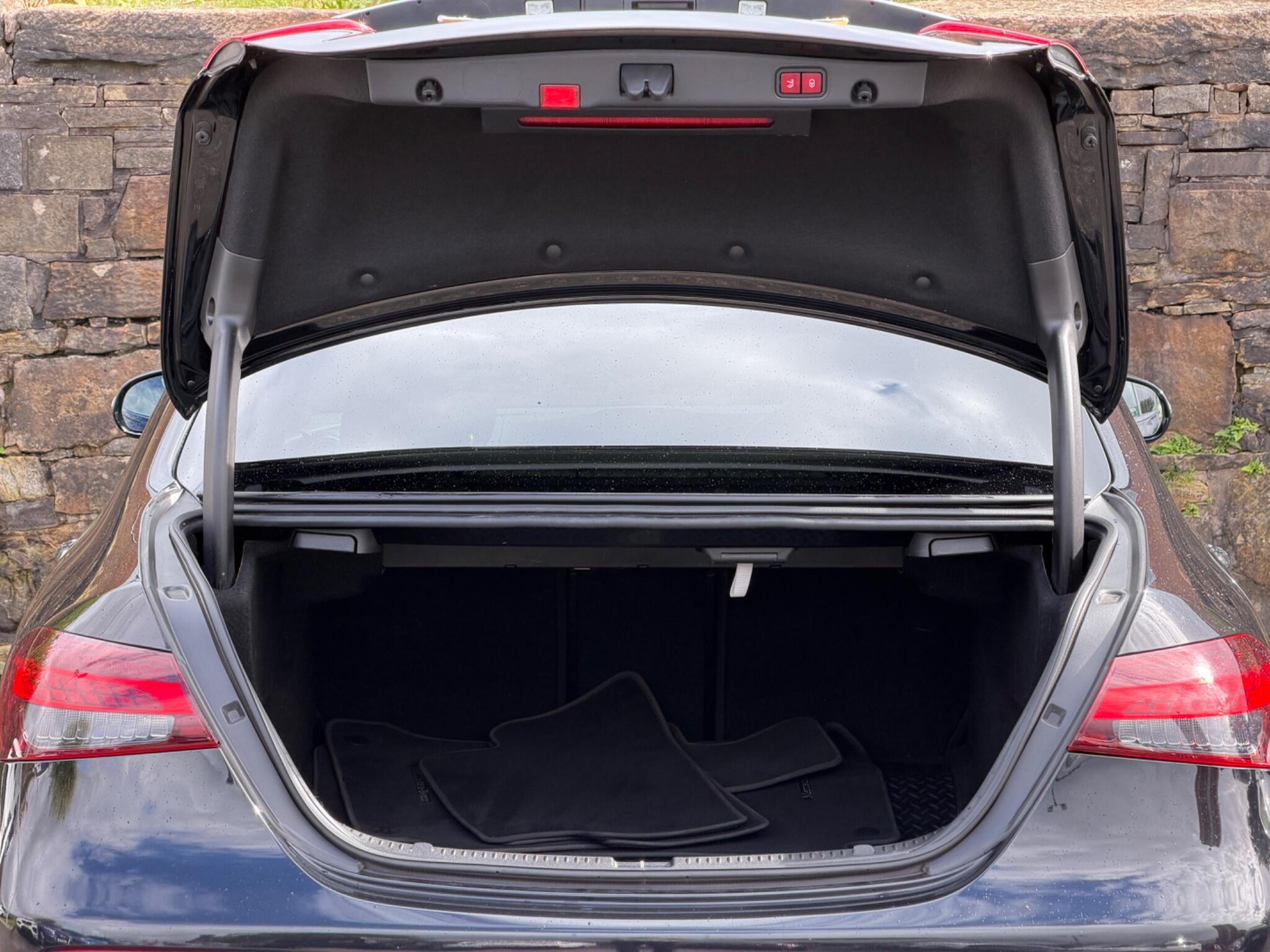 Mercedes-Benz E-Class view 23