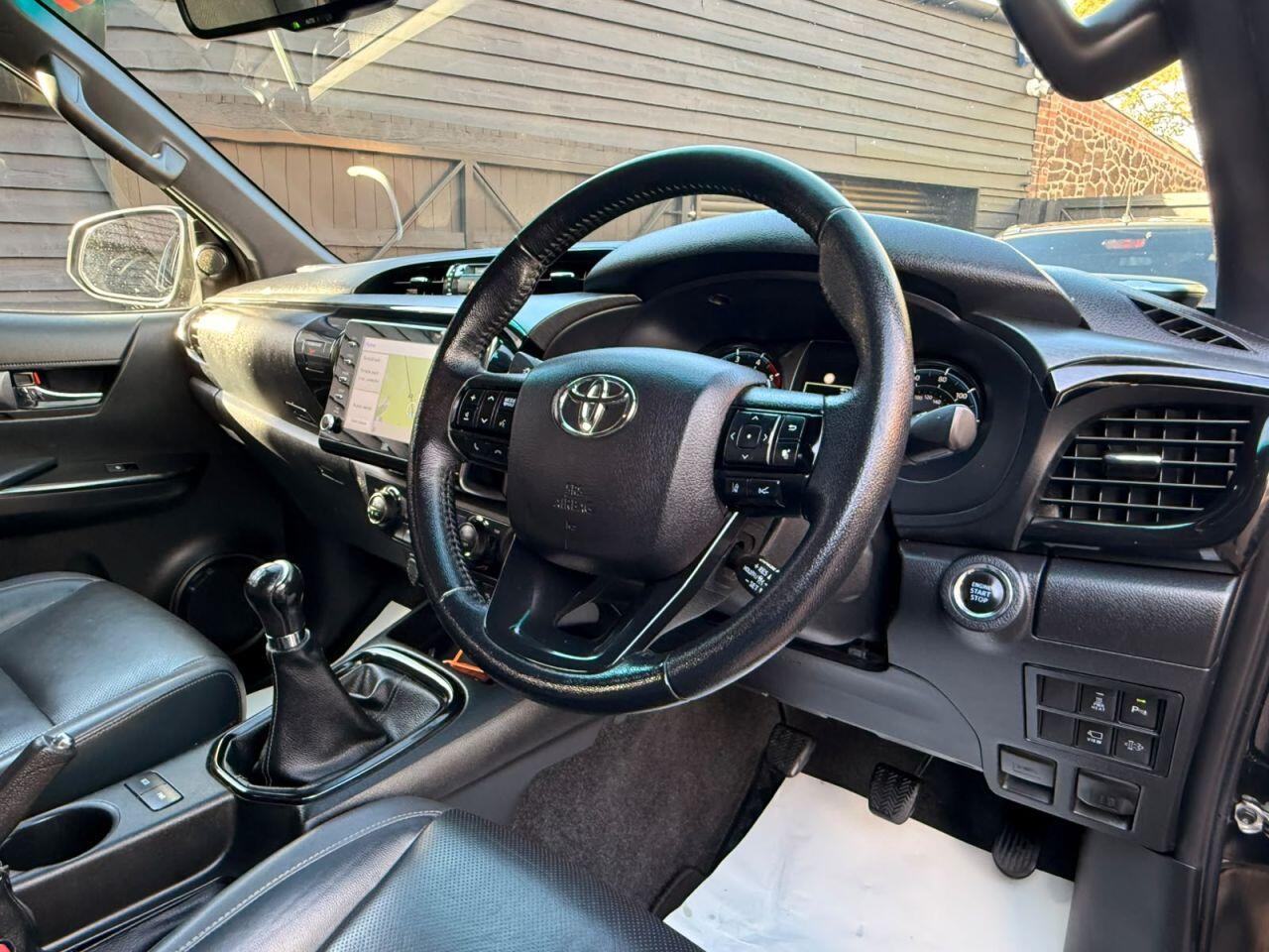 Toyota Hilux view 11