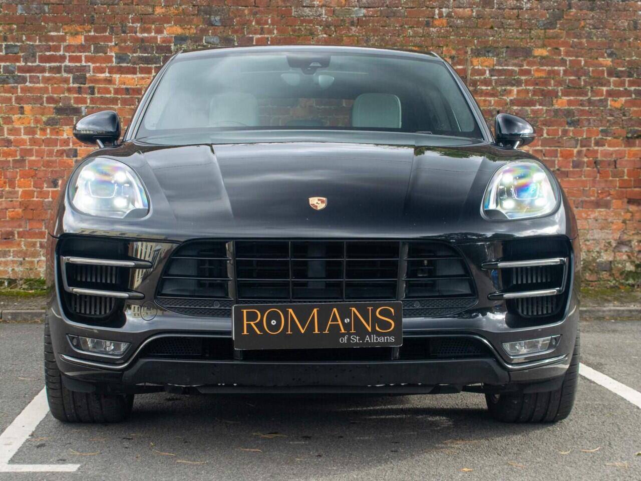 Porsche Macan view 9