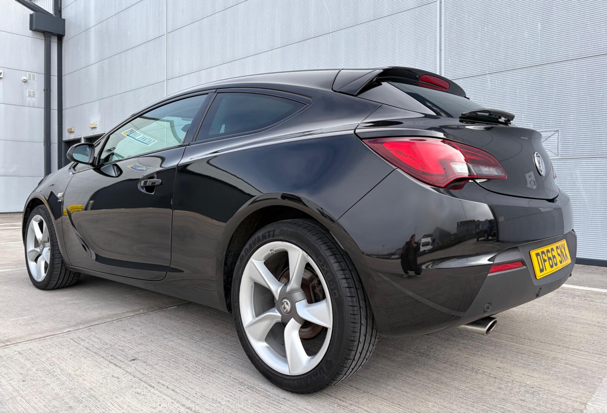Vauxhall Astra GTC view 3
