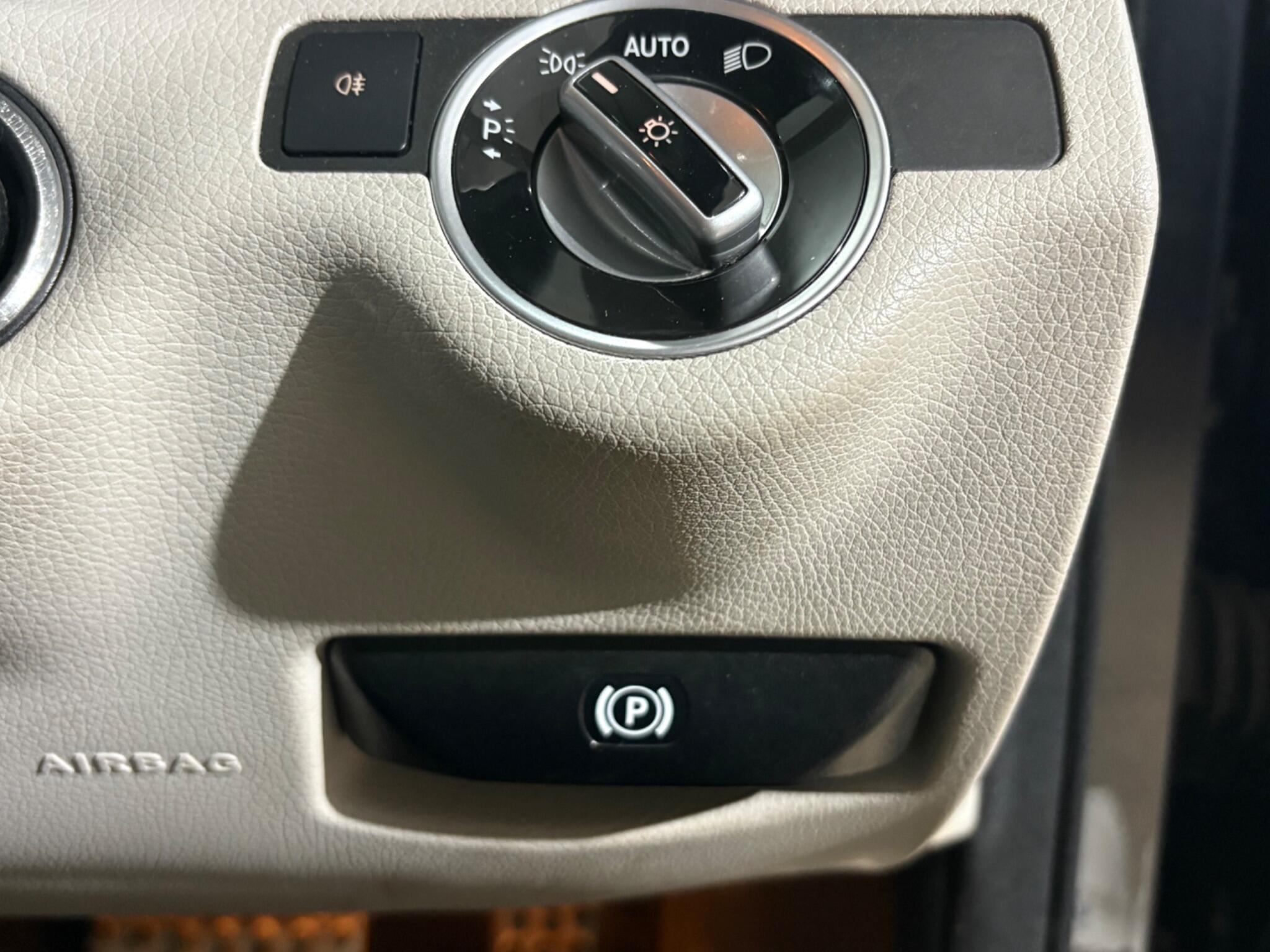 2012 Mercedes-Benz C Class image 37