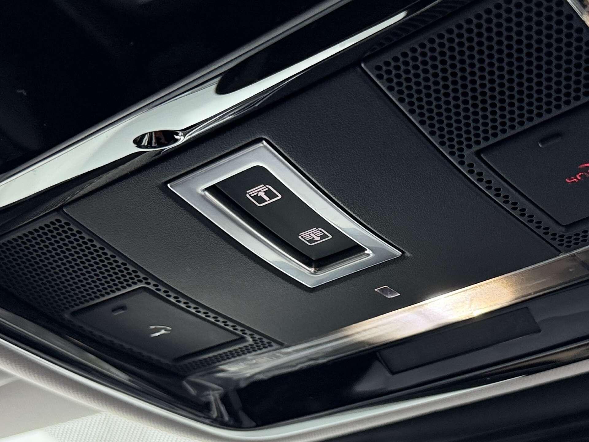 Land Rover Range Rover Velar view 32