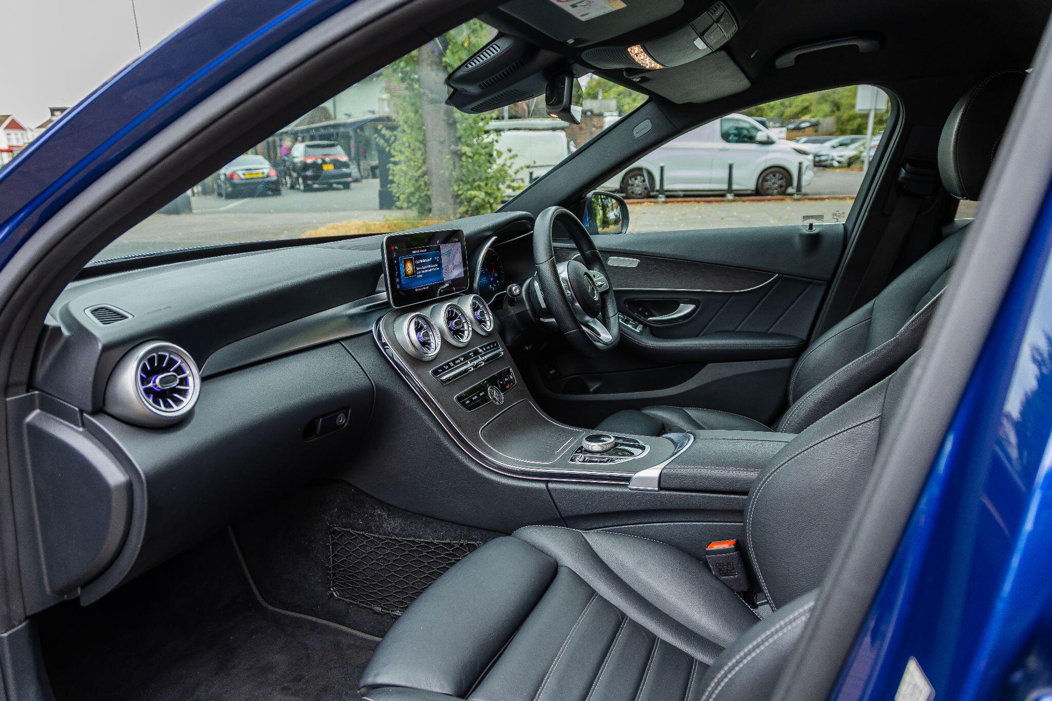 Mercedes-Benz C-Class view 37