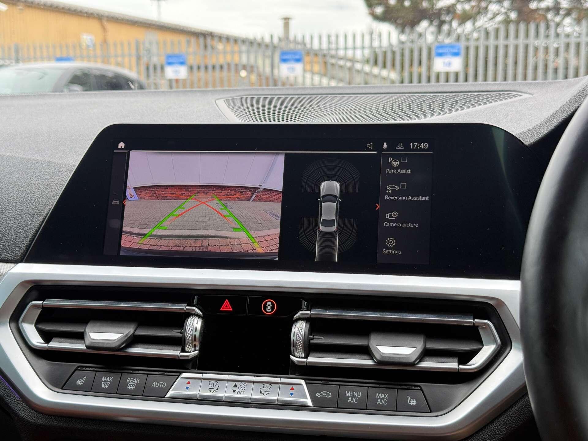 BMW 3 Series view 14