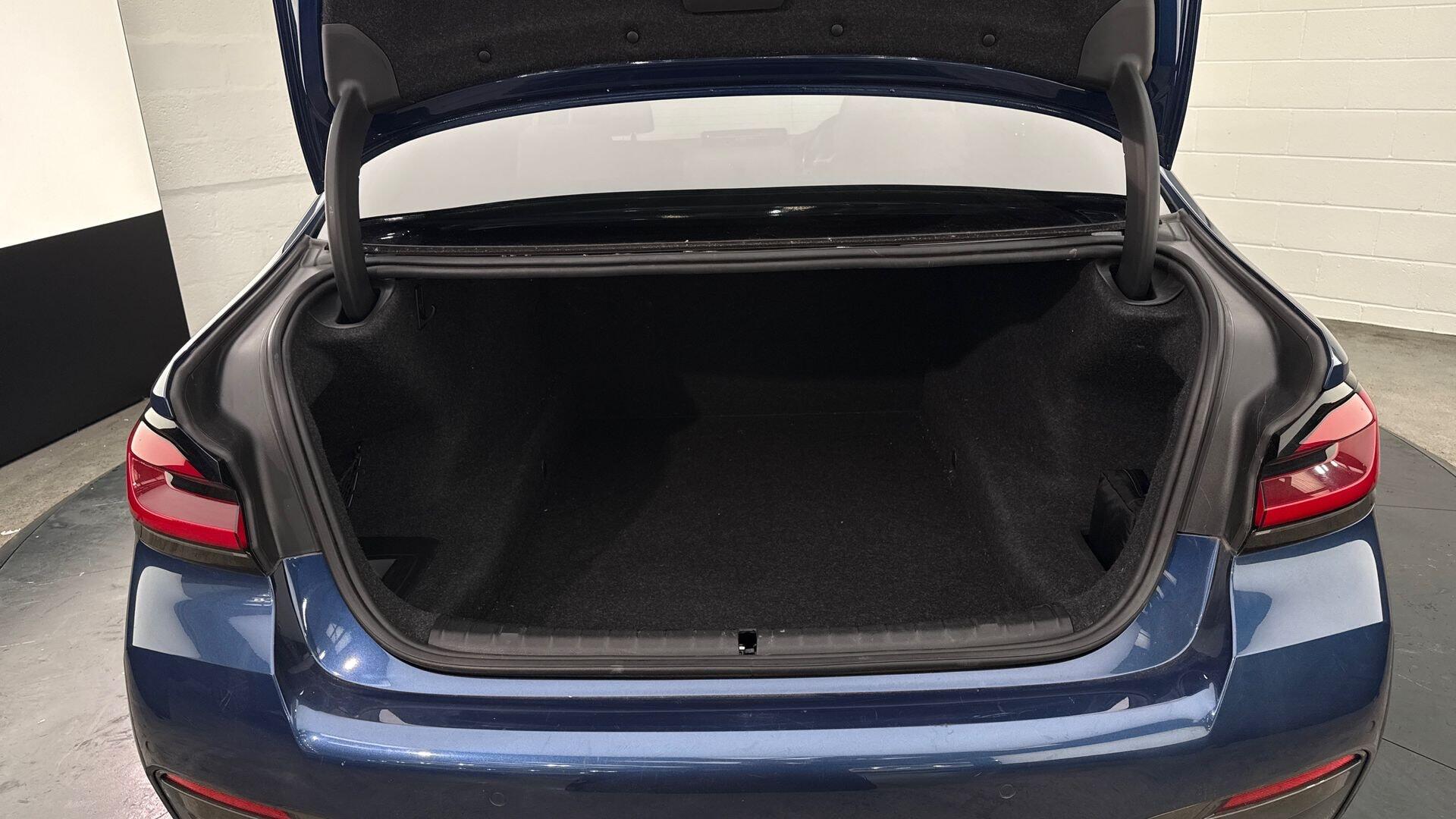 BMW 5 Series view 13