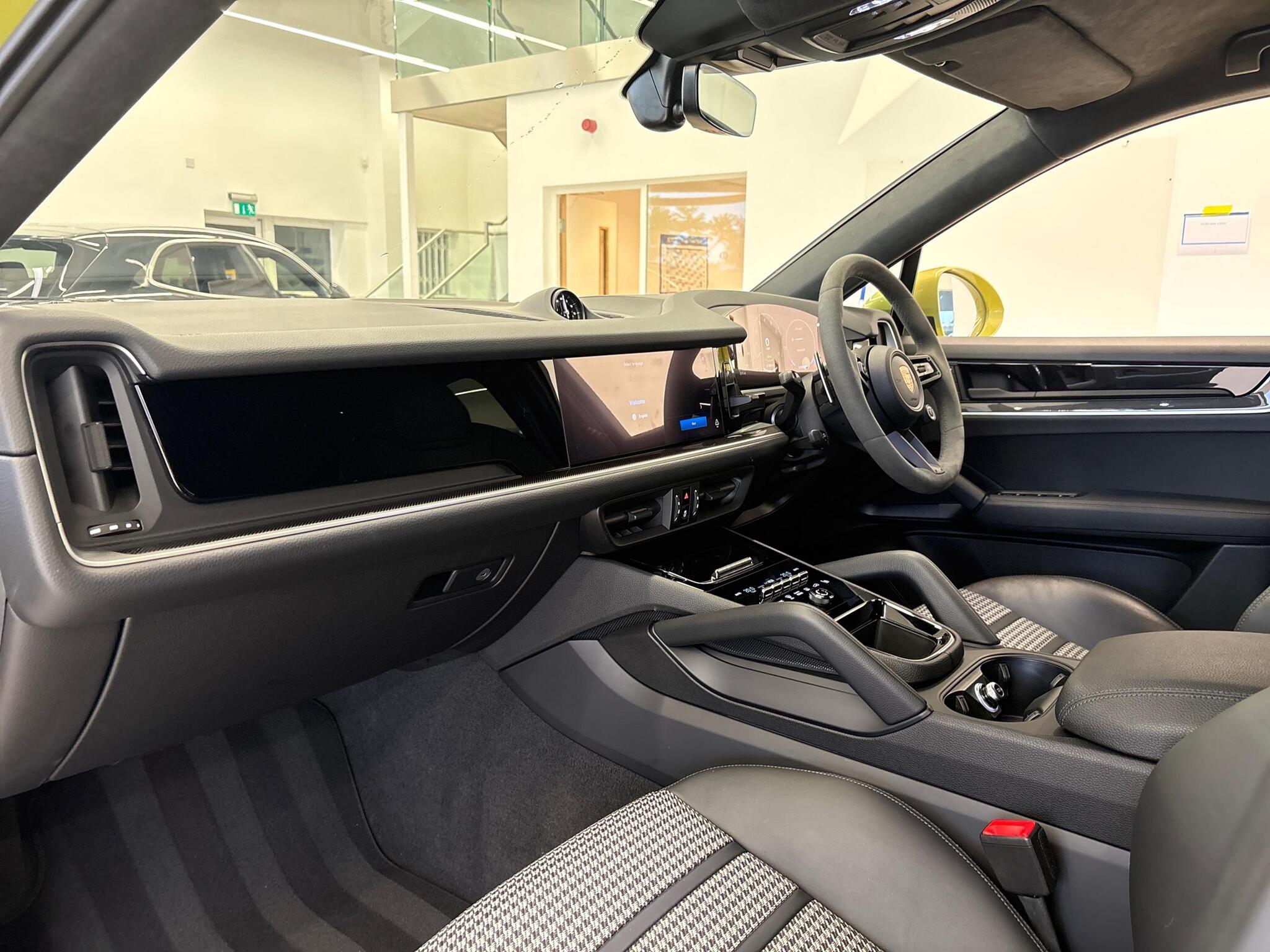 Porsche Cayenne view 13