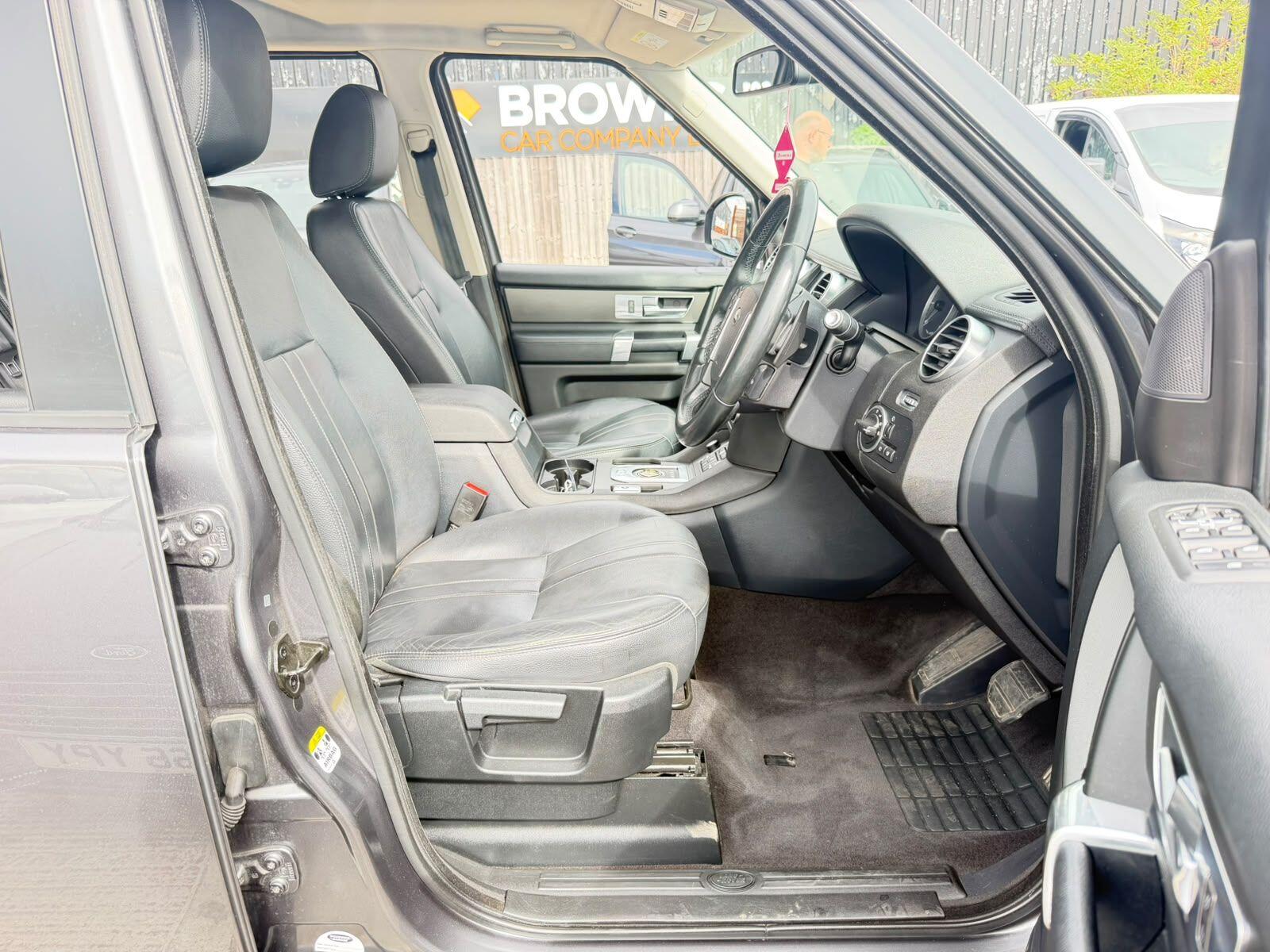 Land Rover Discovery view 13