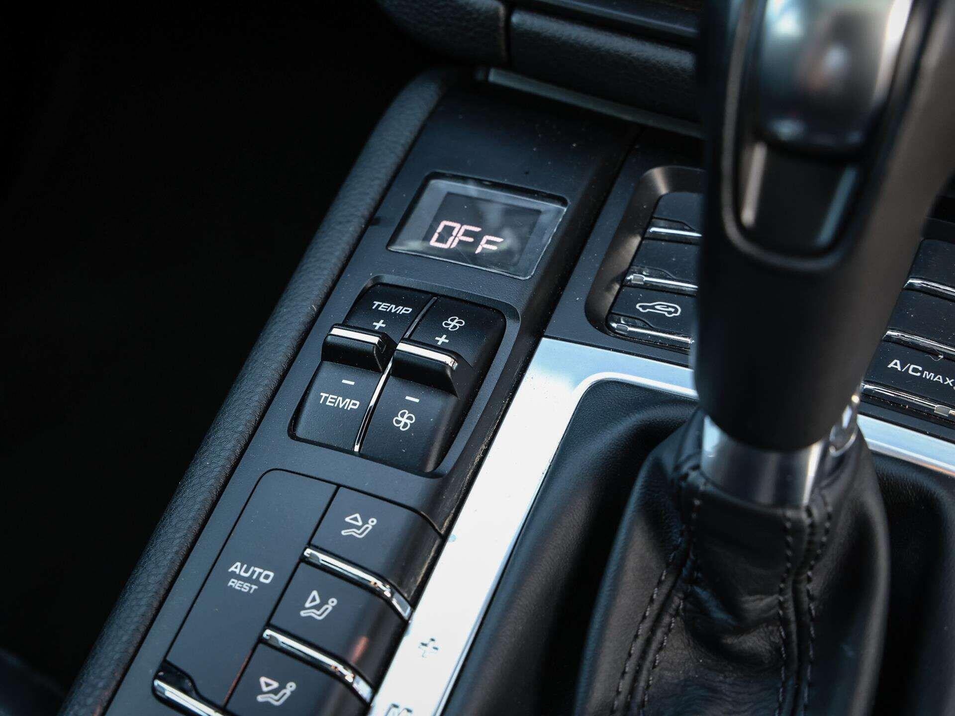 Porsche Macan view 24