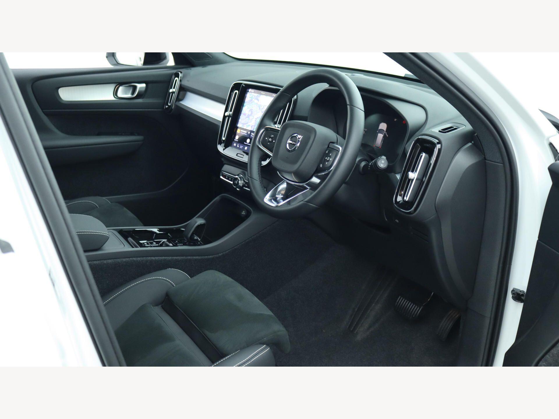Volvo XC40 view 5