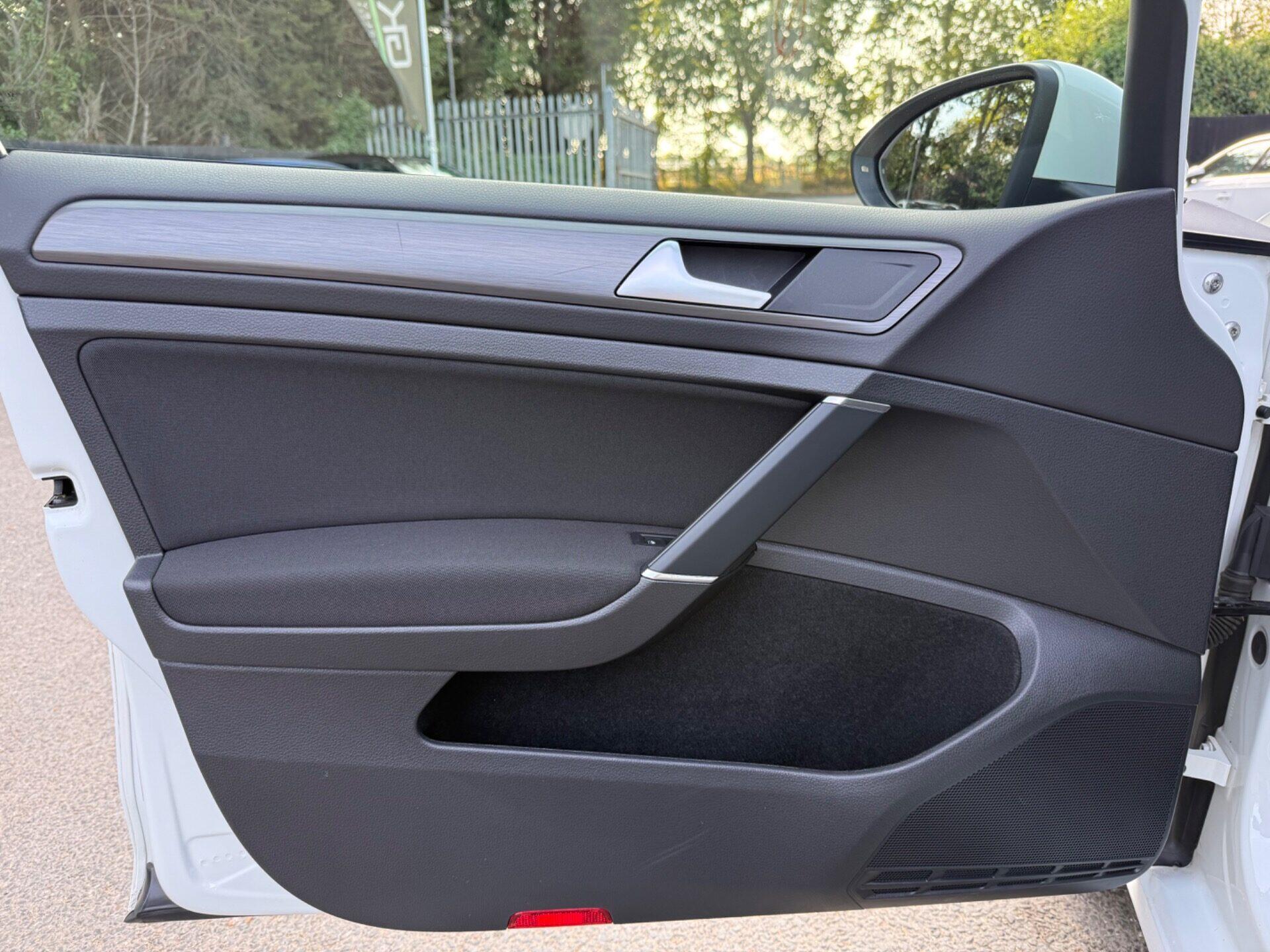 Volkswagen Golf view 26