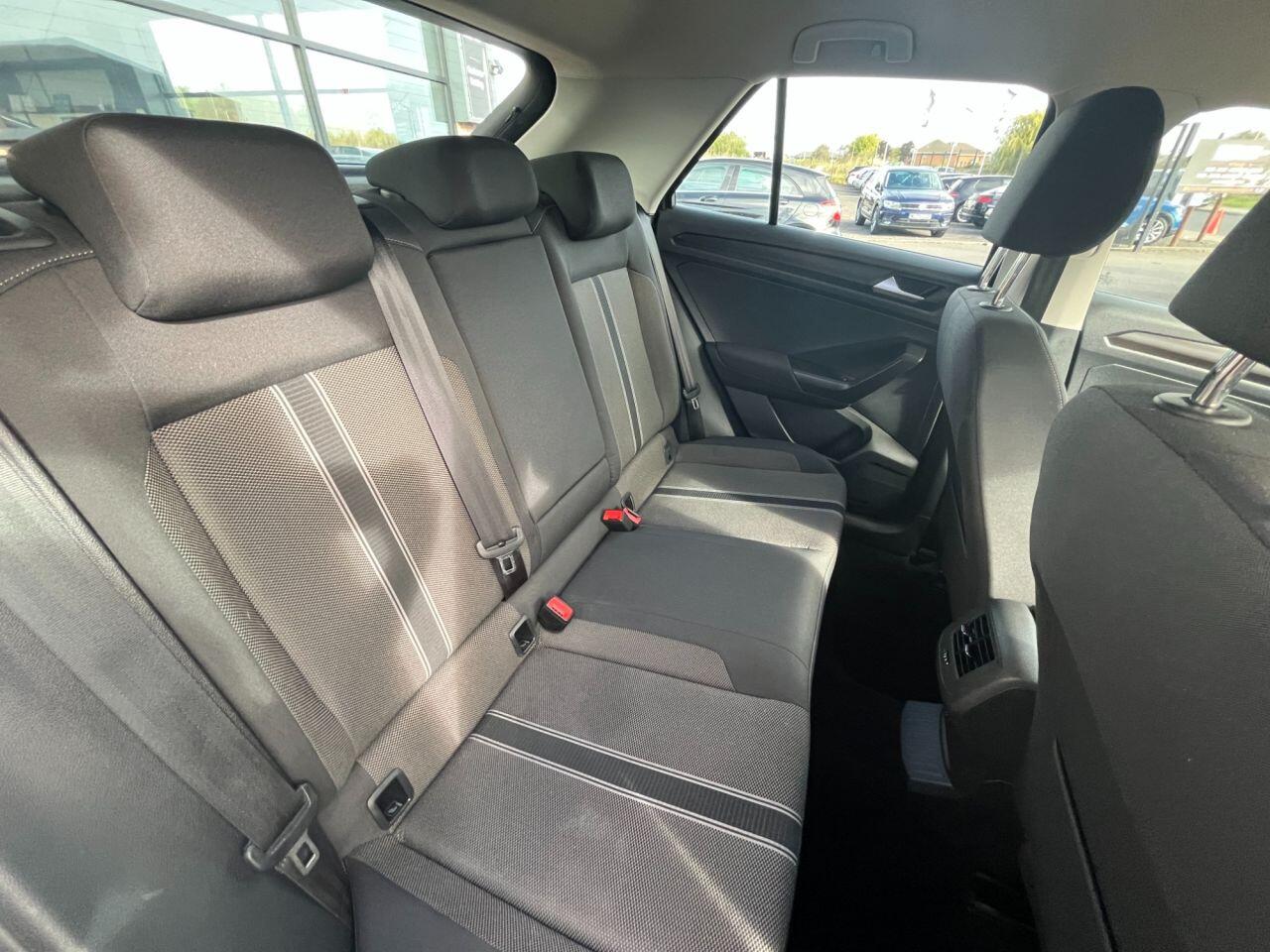 Volkswagen T-Roc view 14