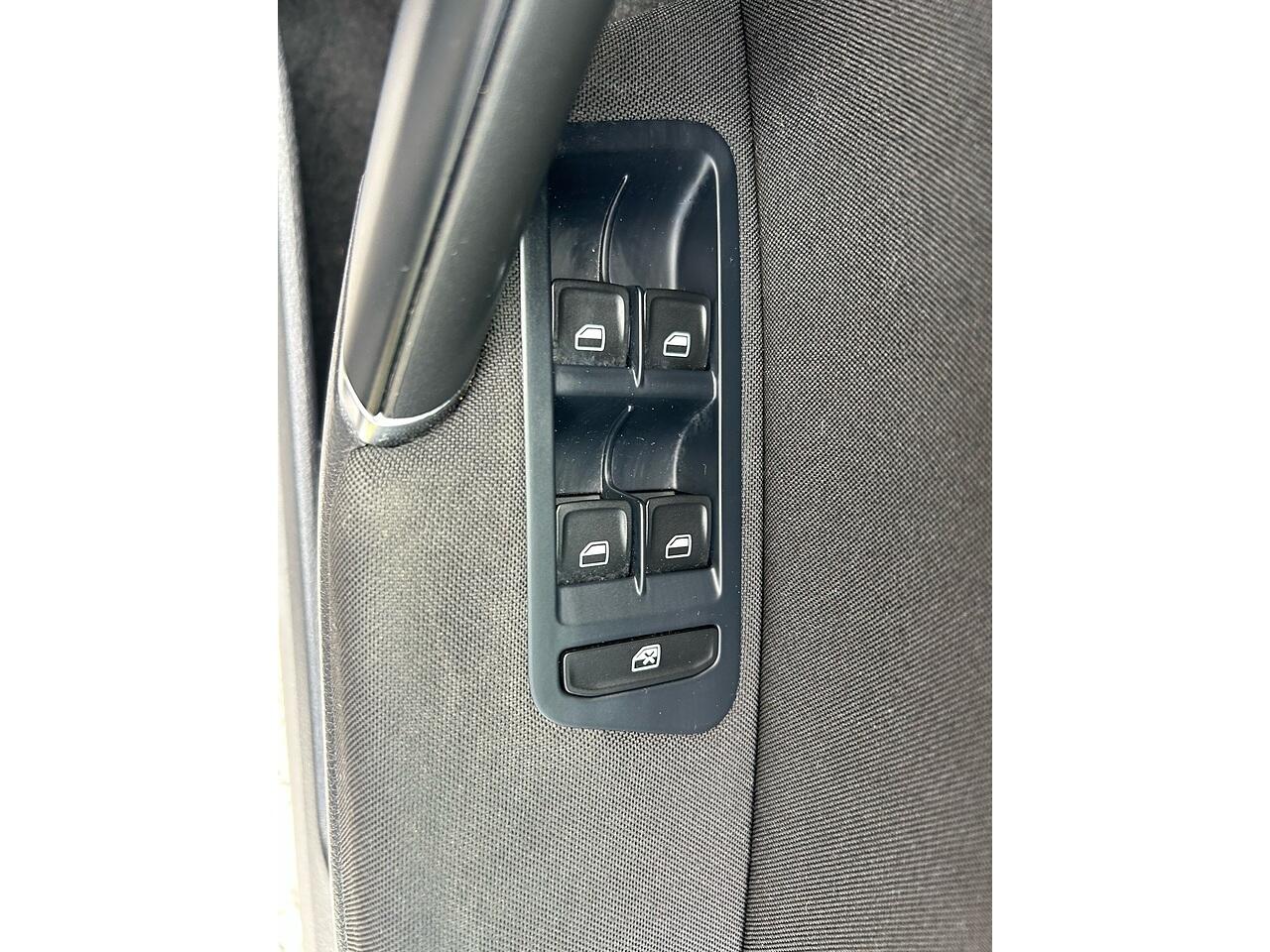 Volkswagen Golf view 20
