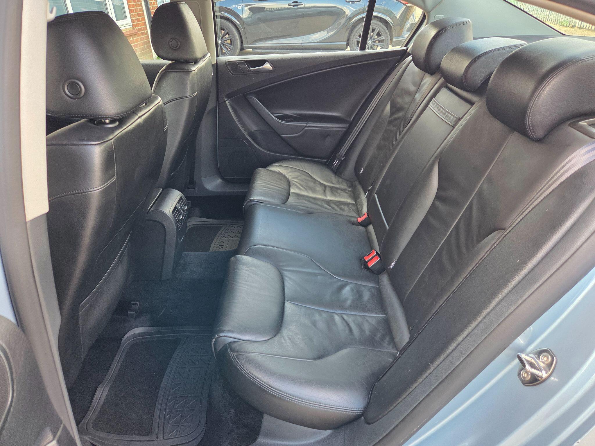 Volkswagen Passat view 17